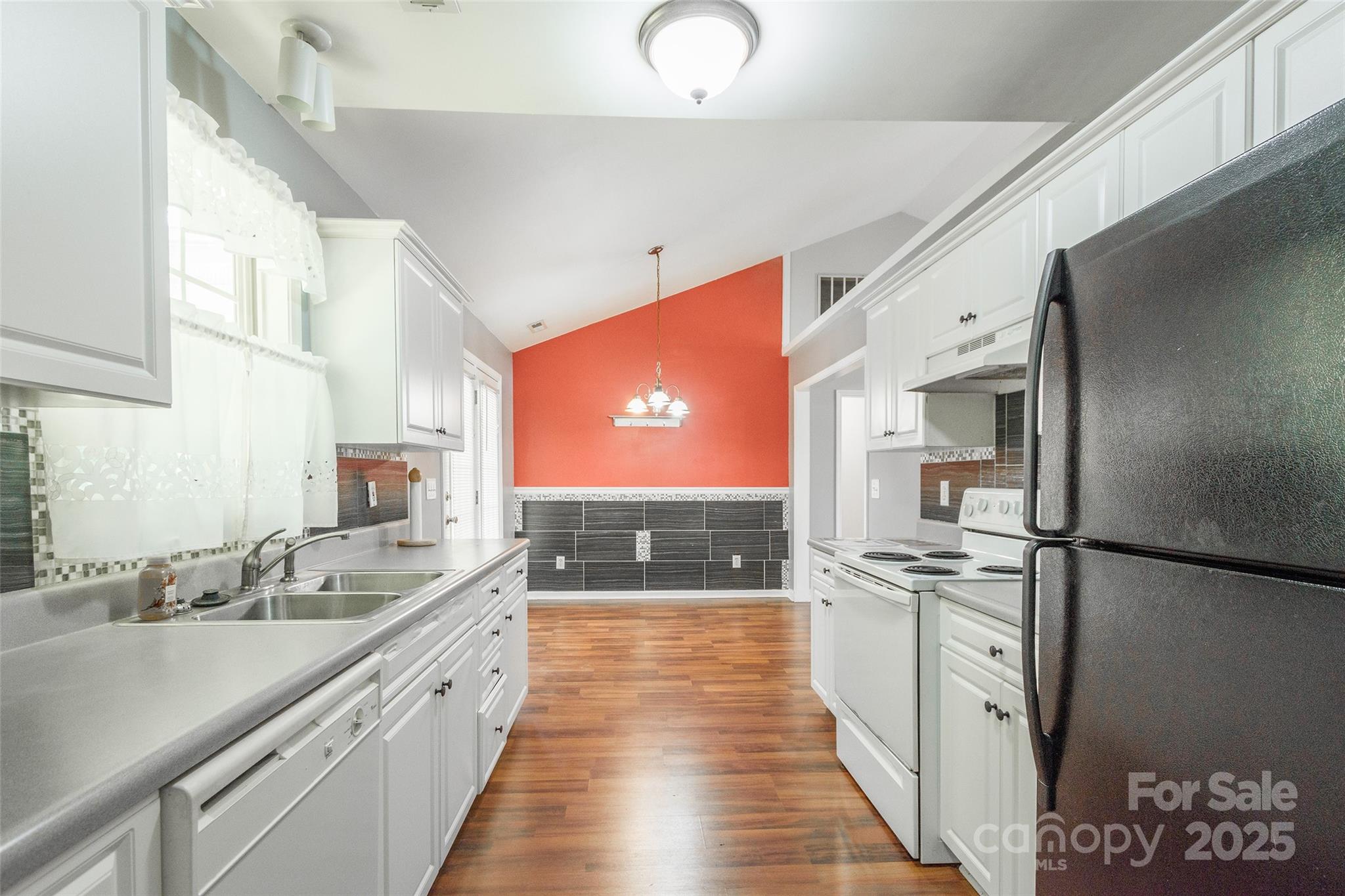 823 Prestwick Drive Property Photo 14