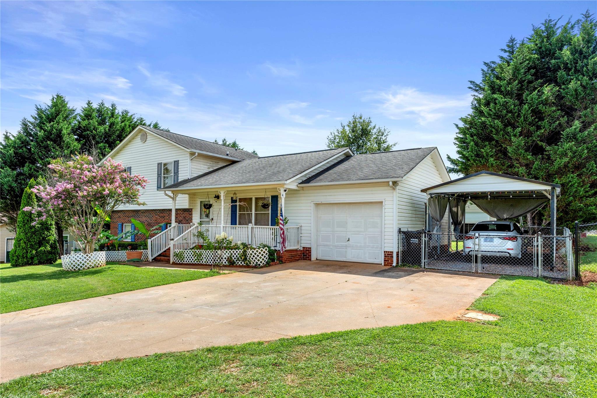 938 Lyndsey Brook Court Property Photo 2