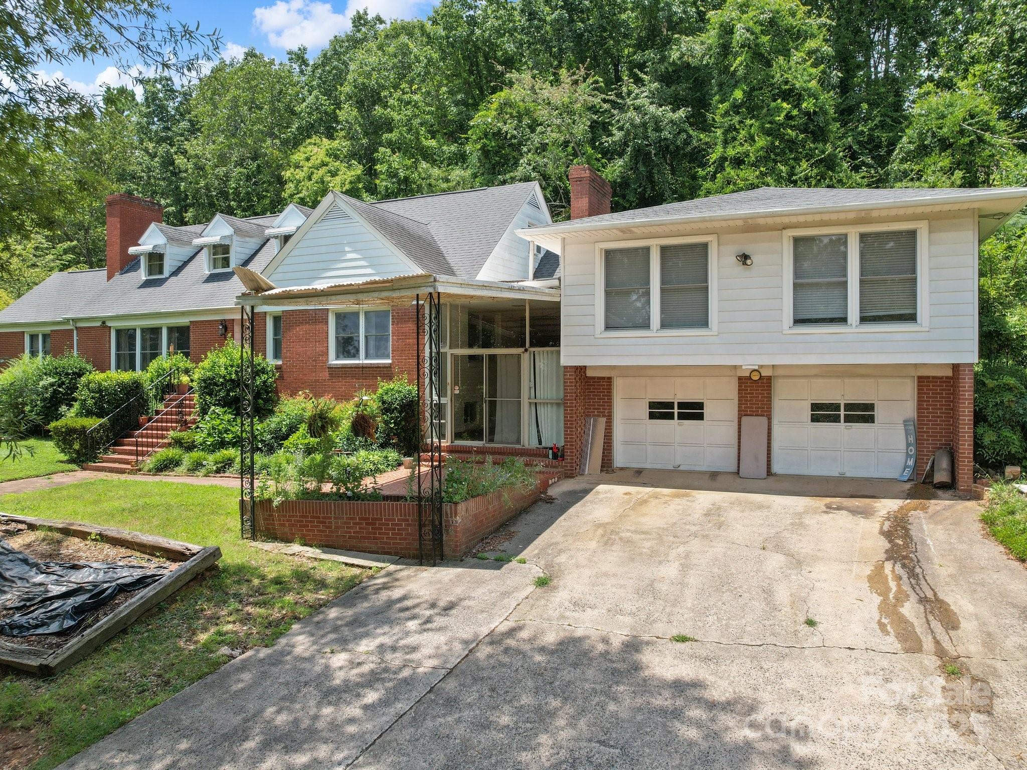 401 N Inman Avenue Property Photo 2