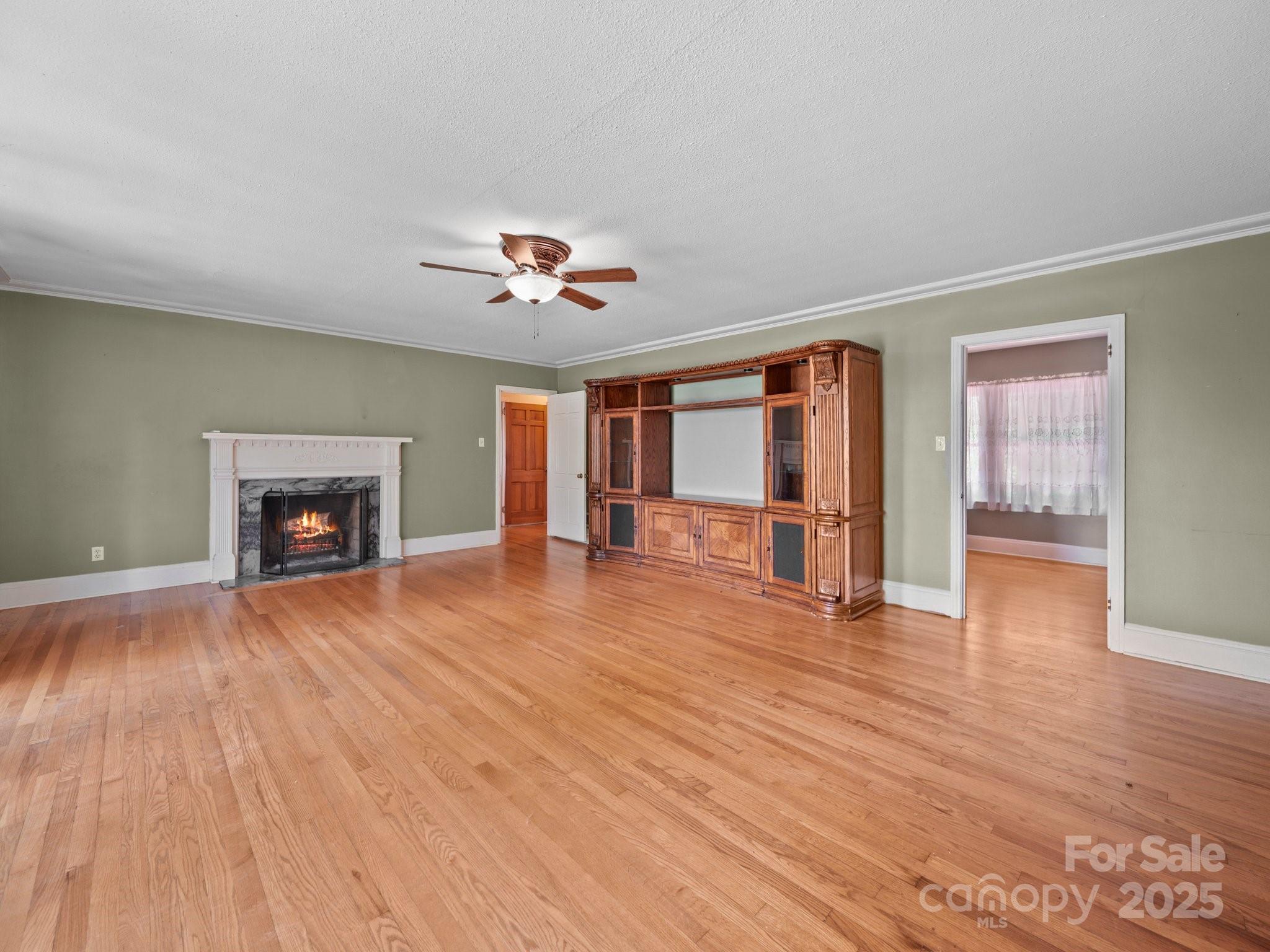 401 N Inman Avenue Property Photo 6