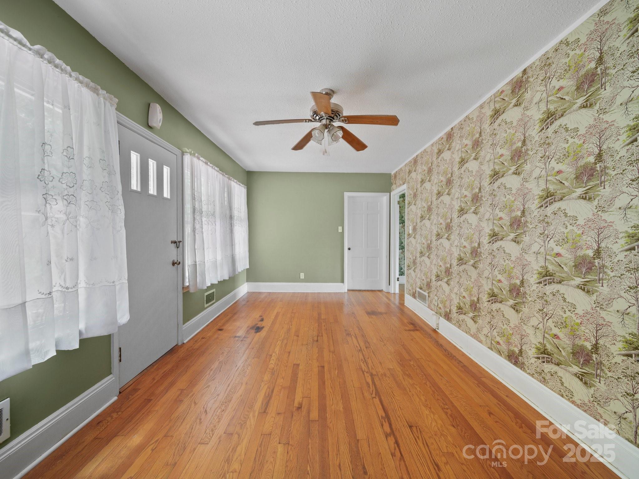 401 N Inman Avenue Property Photo 8