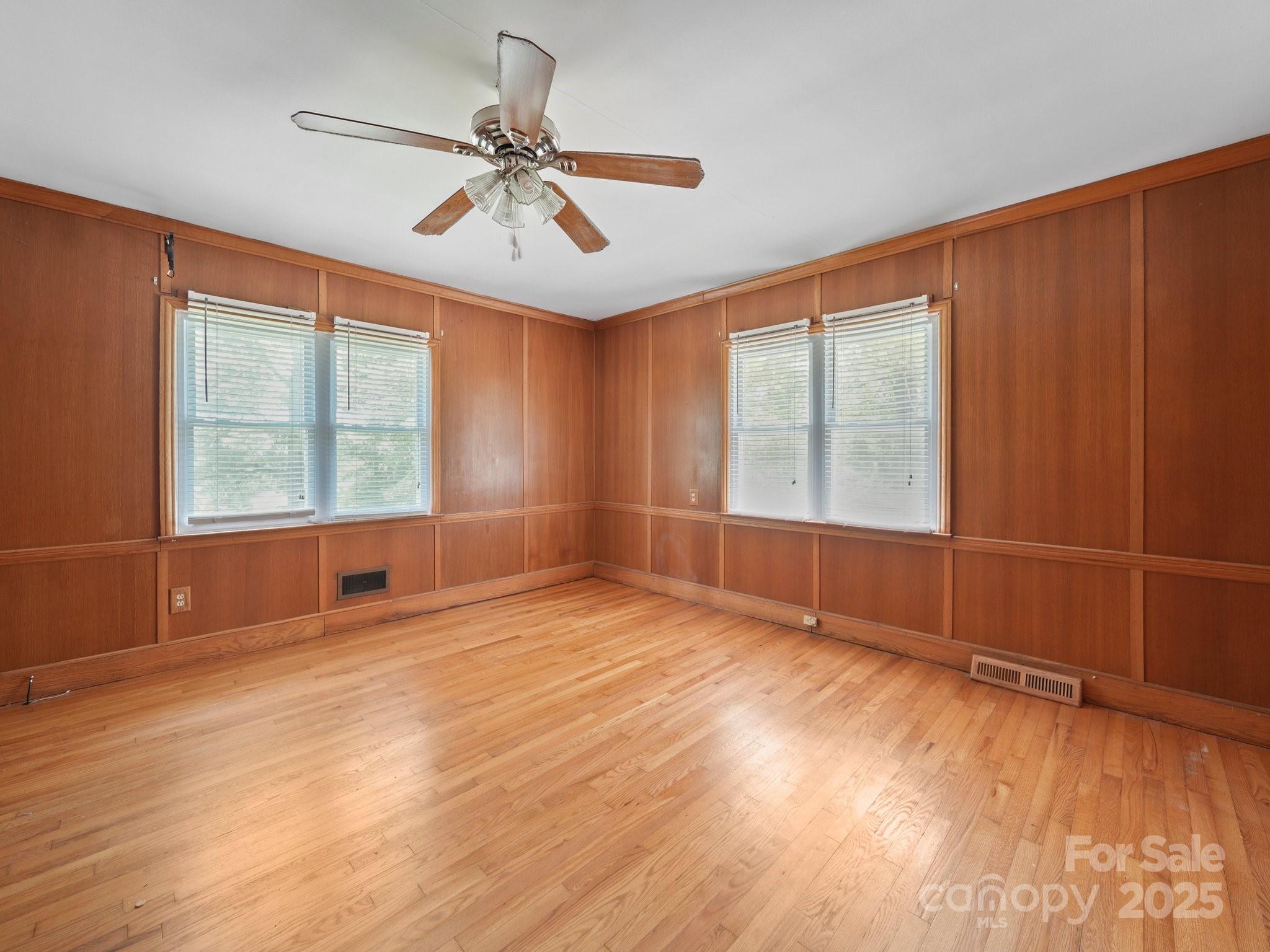 401 N Inman Avenue Property Photo 10