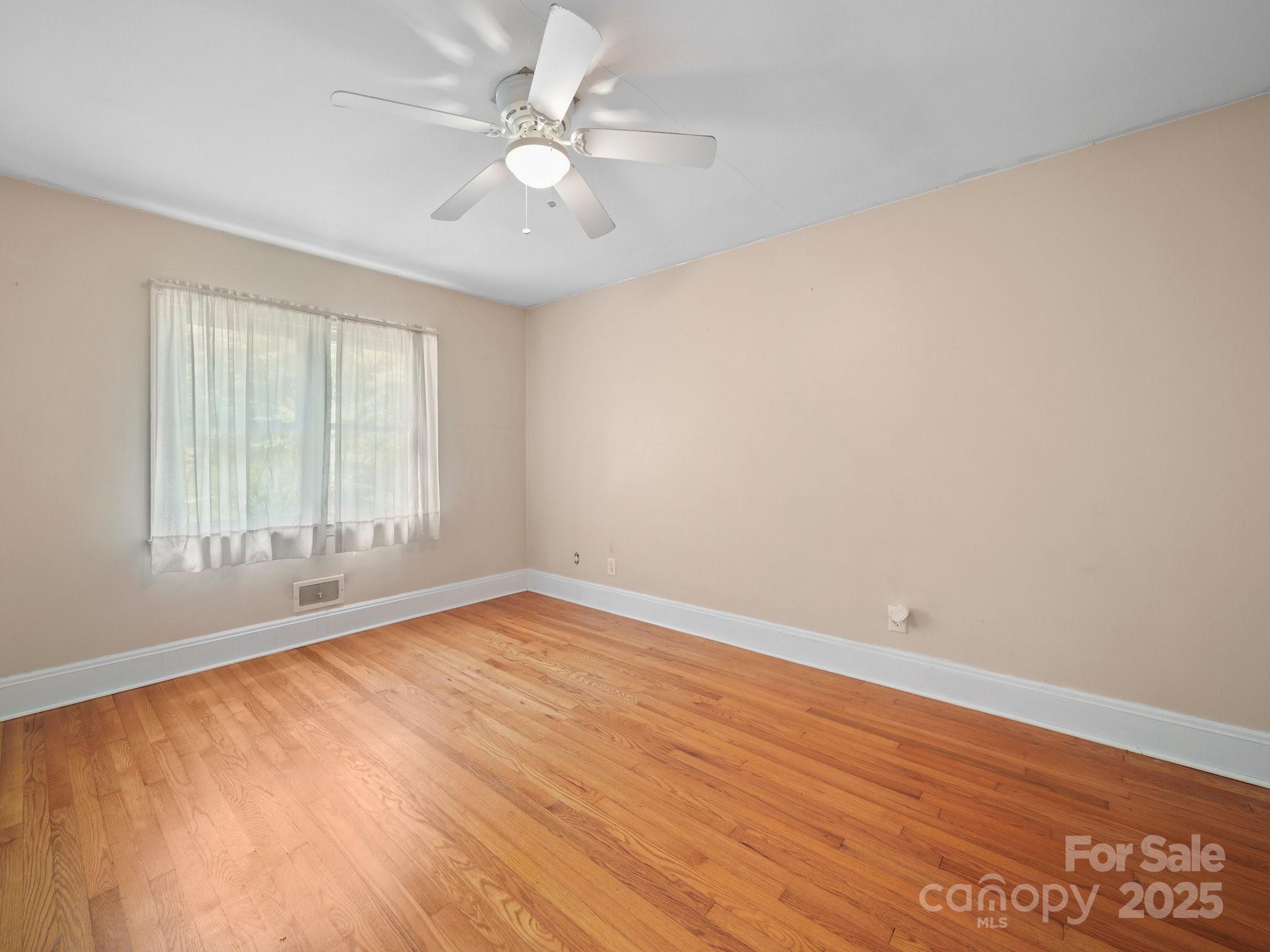 401 N Inman Avenue Property Photo 18
