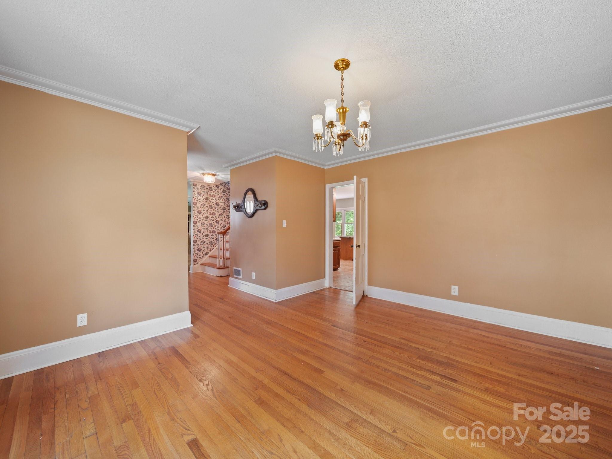 401 N Inman Avenue Property Photo 20