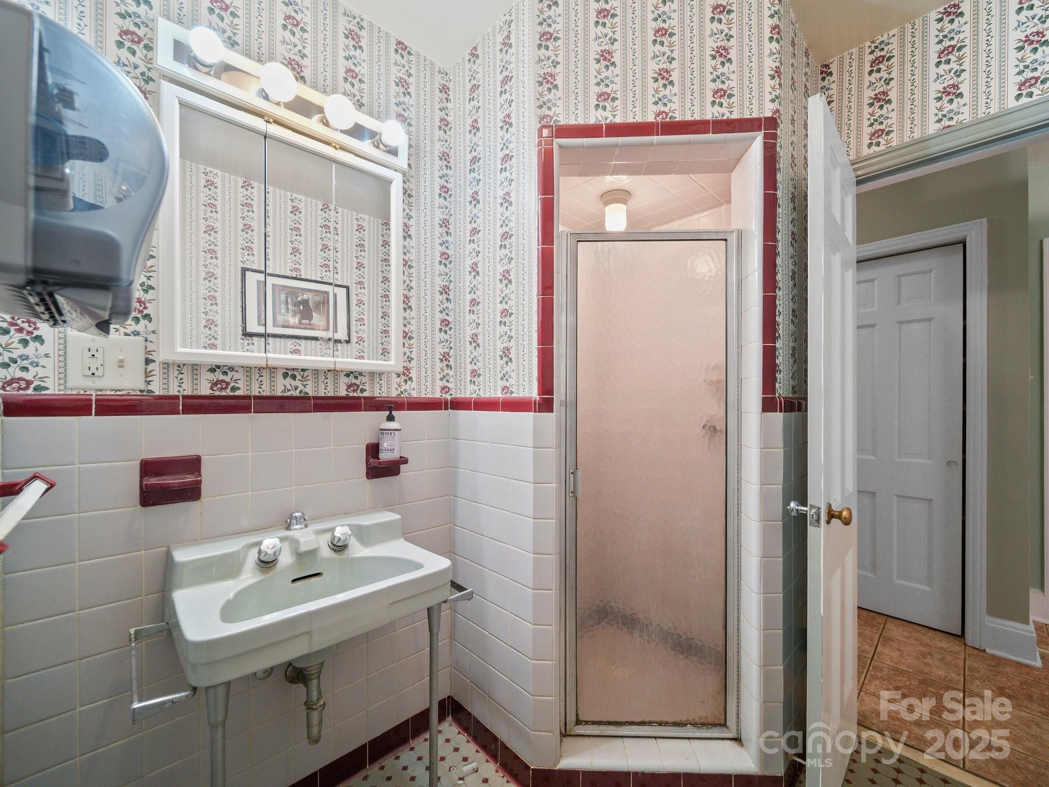 401 N Inman Avenue Property Photo 21