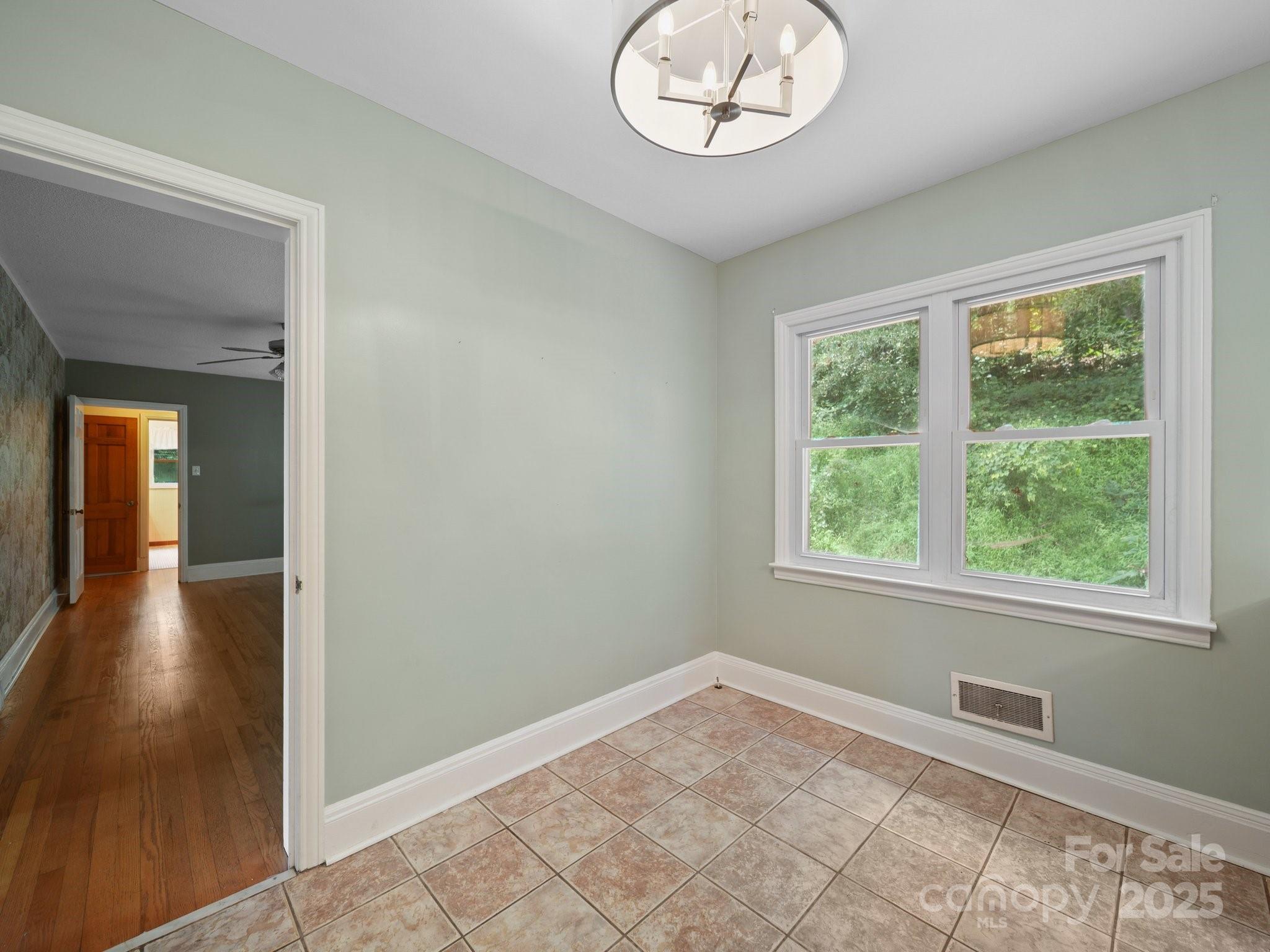 401 N Inman Avenue Property Photo 22