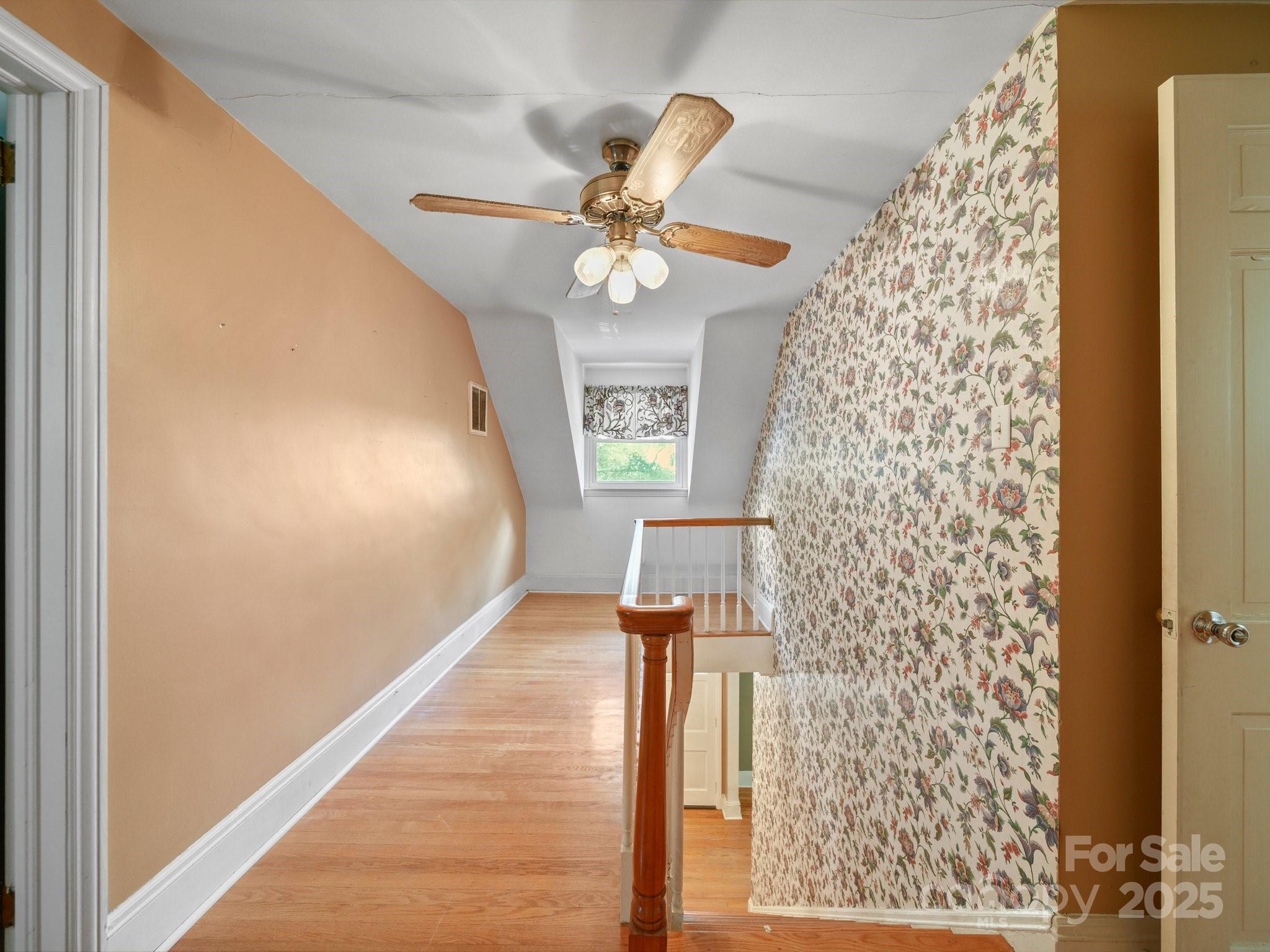 401 N Inman Avenue Property Photo 23