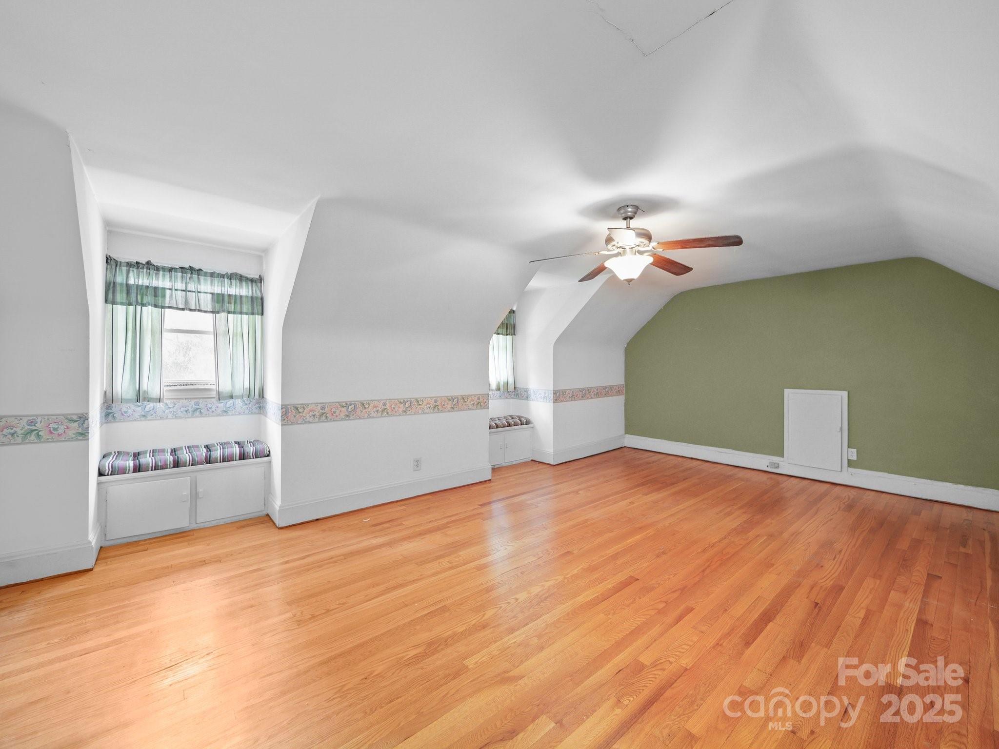 401 N Inman Avenue Property Photo 25
