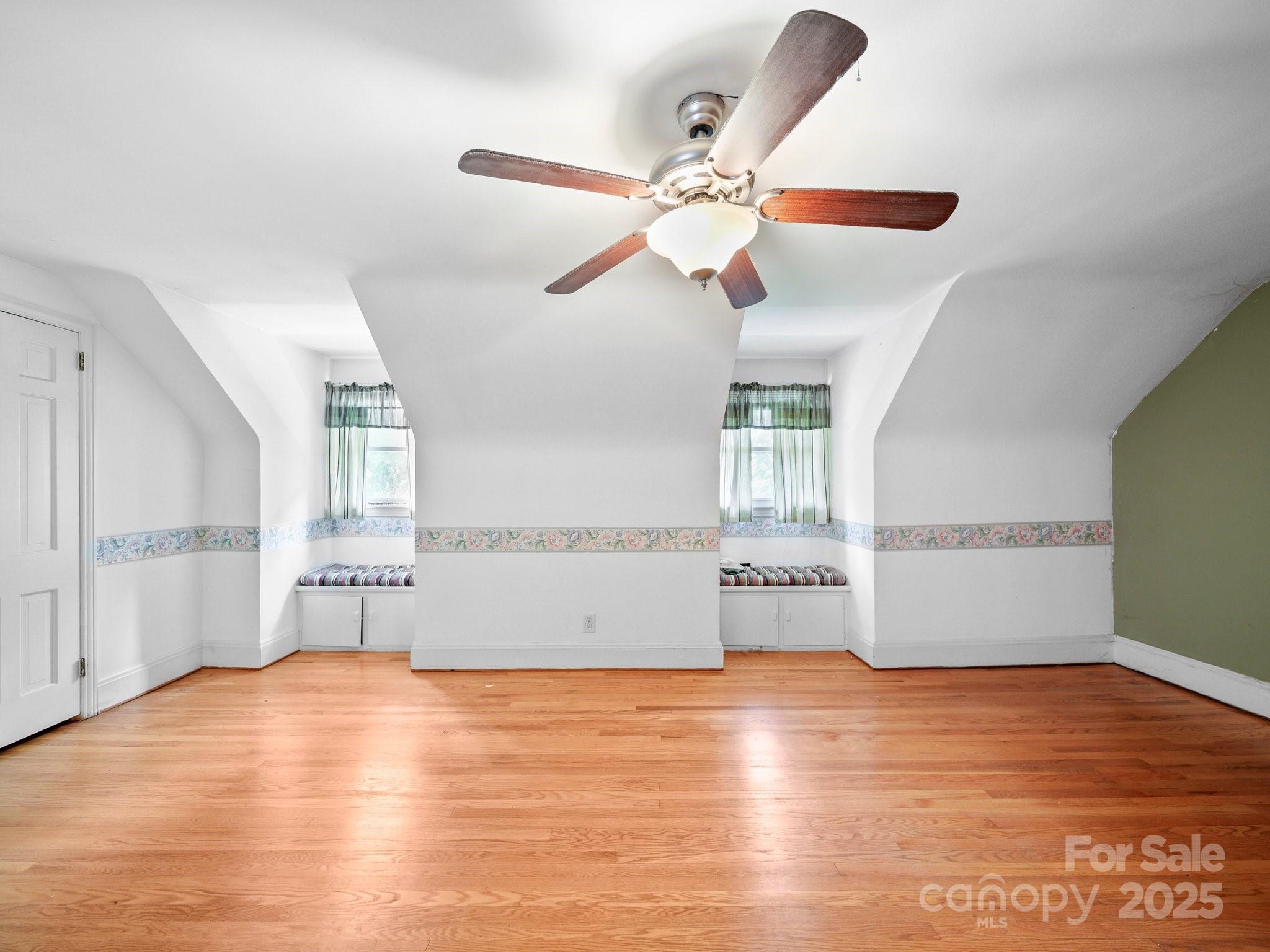 401 N Inman Avenue Property Photo 26