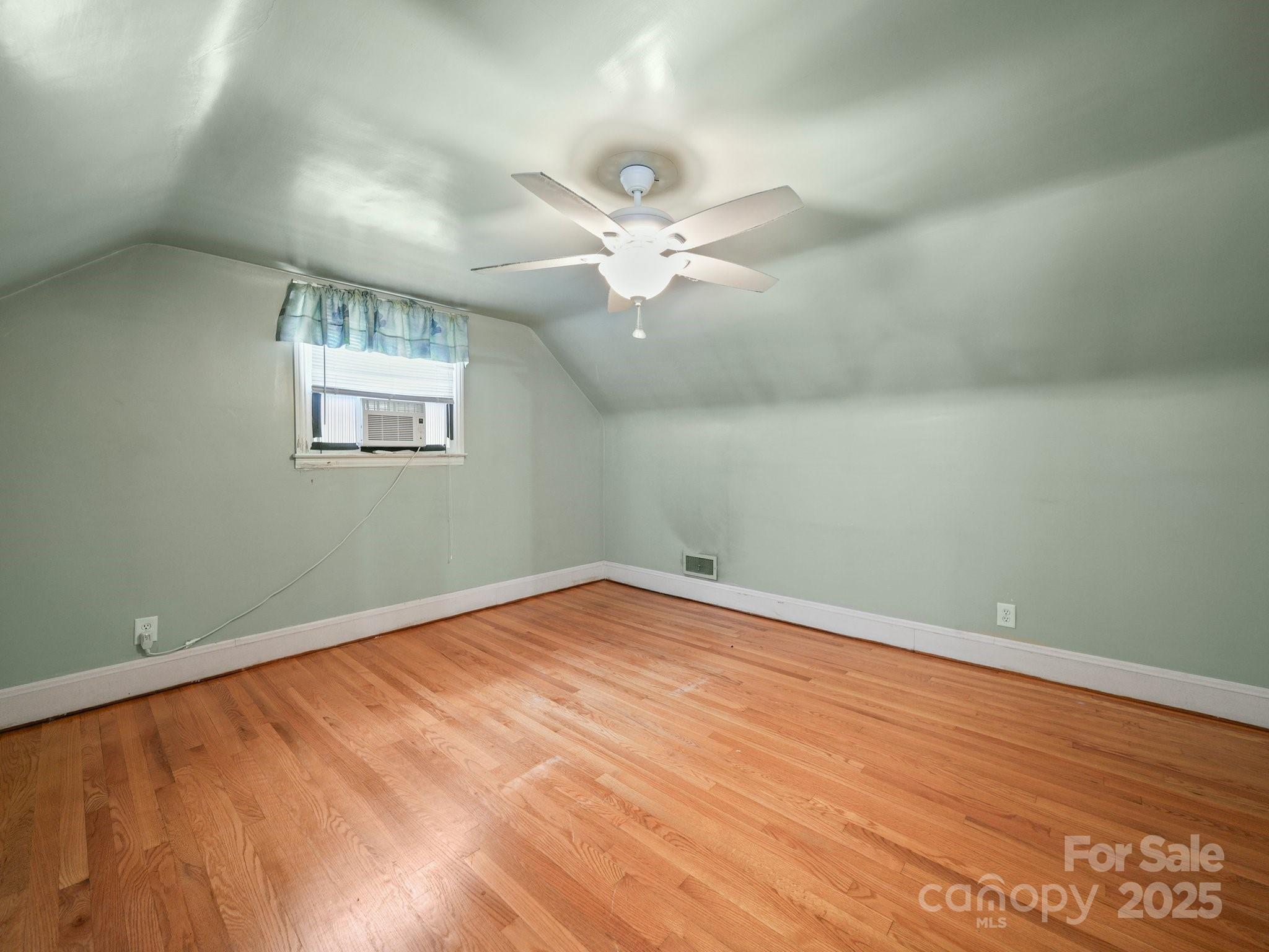 401 N Inman Avenue Property Photo 27