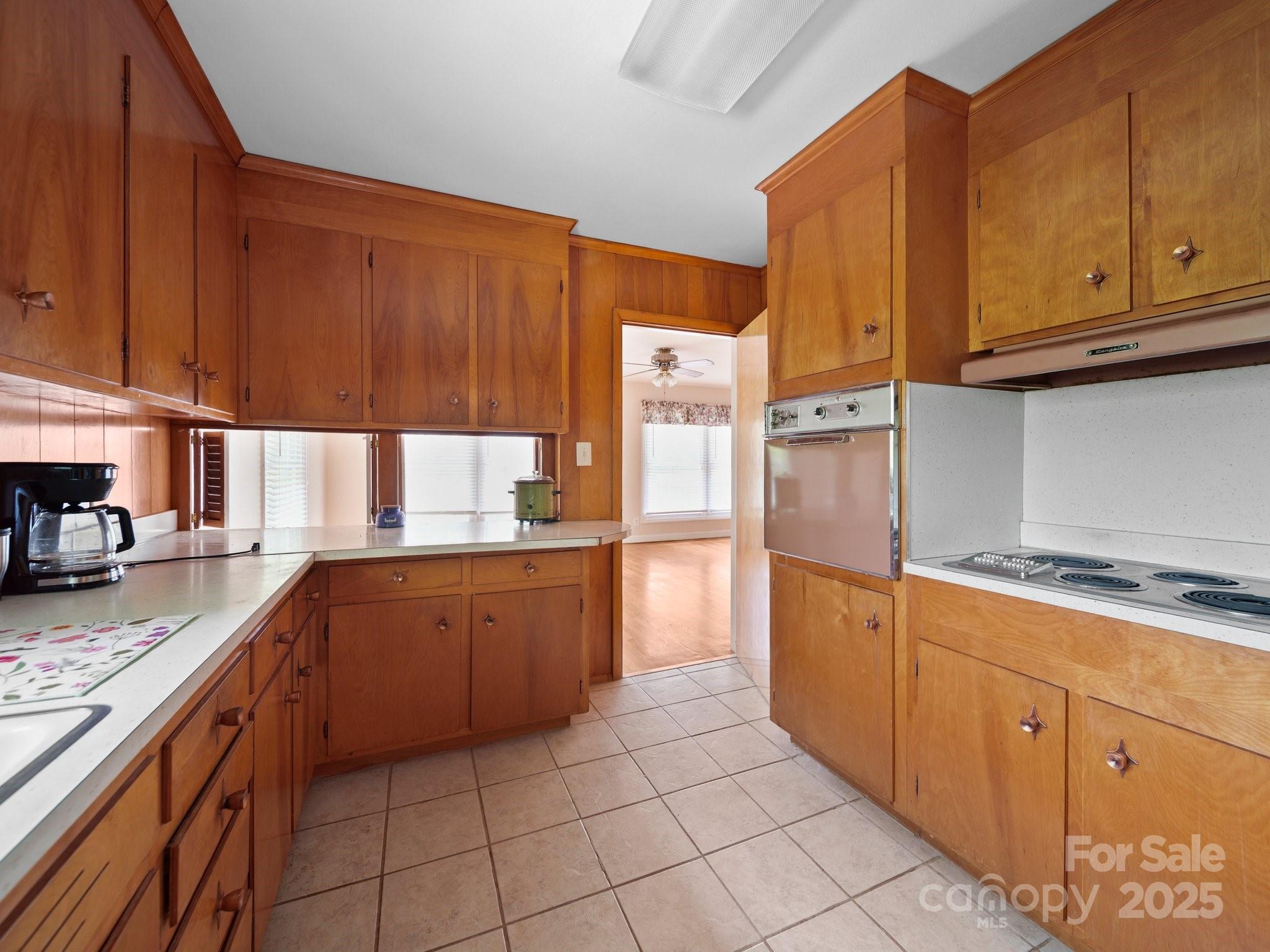 401 N Inman Avenue Property Photo 32
