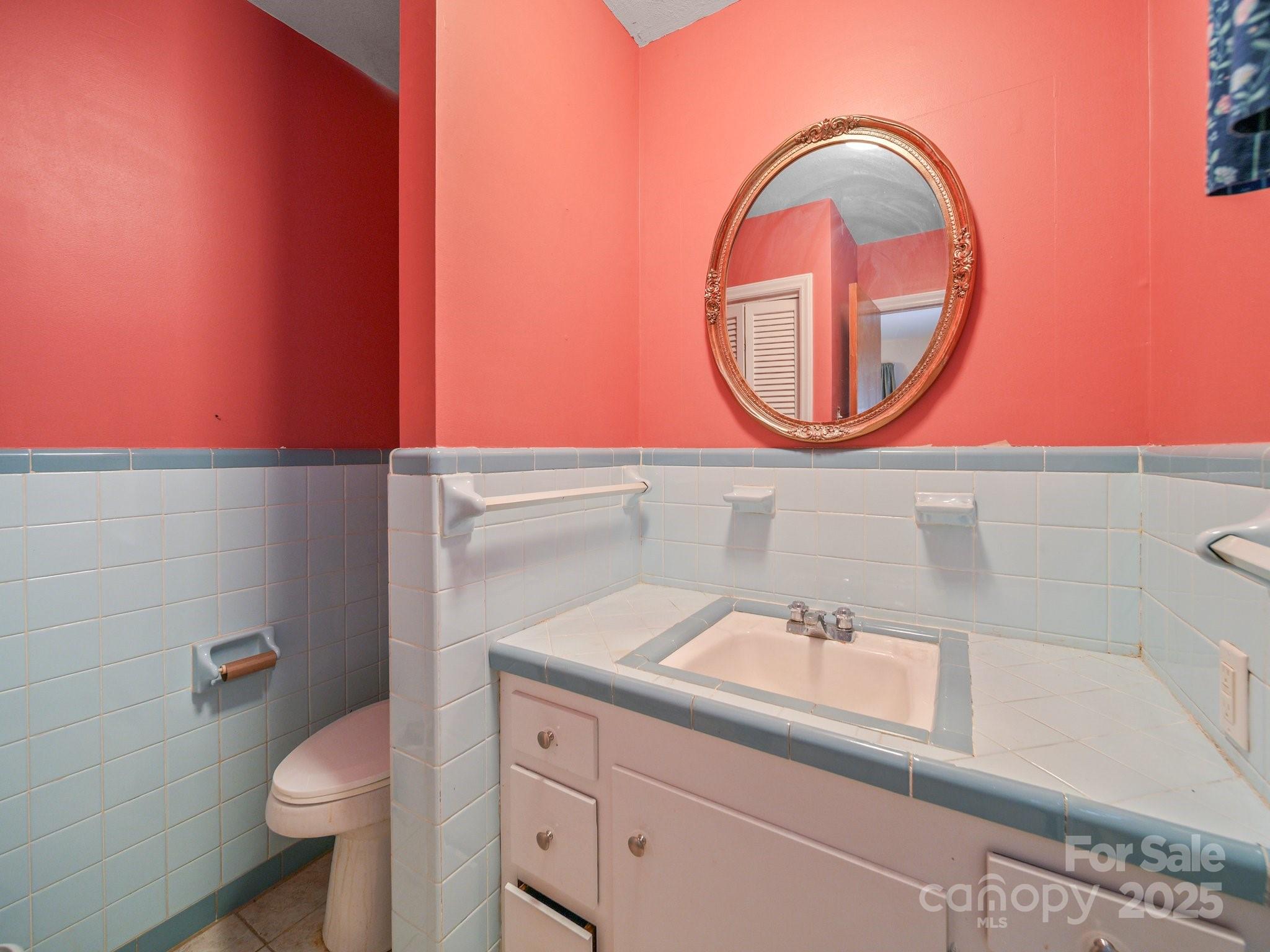 401 N Inman Avenue Property Photo 34