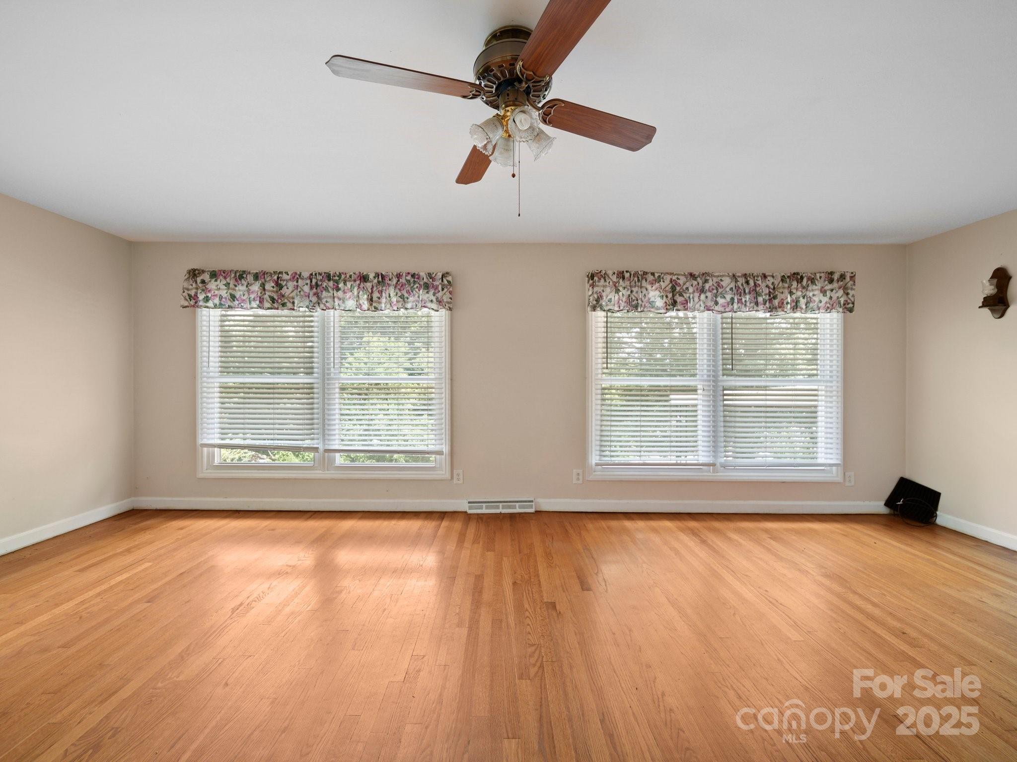 401 N Inman Avenue Property Photo 35