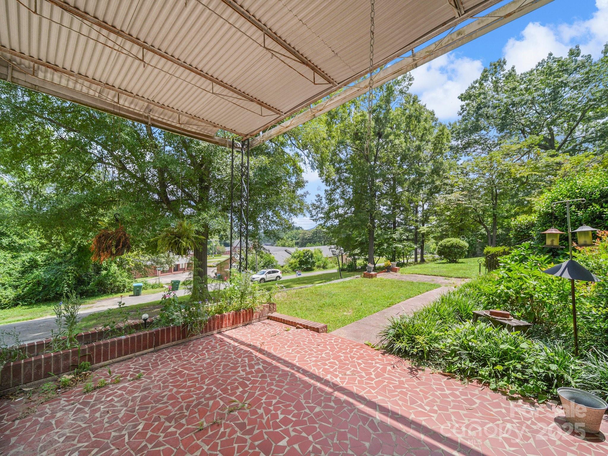 401 N Inman Avenue Property Photo 39