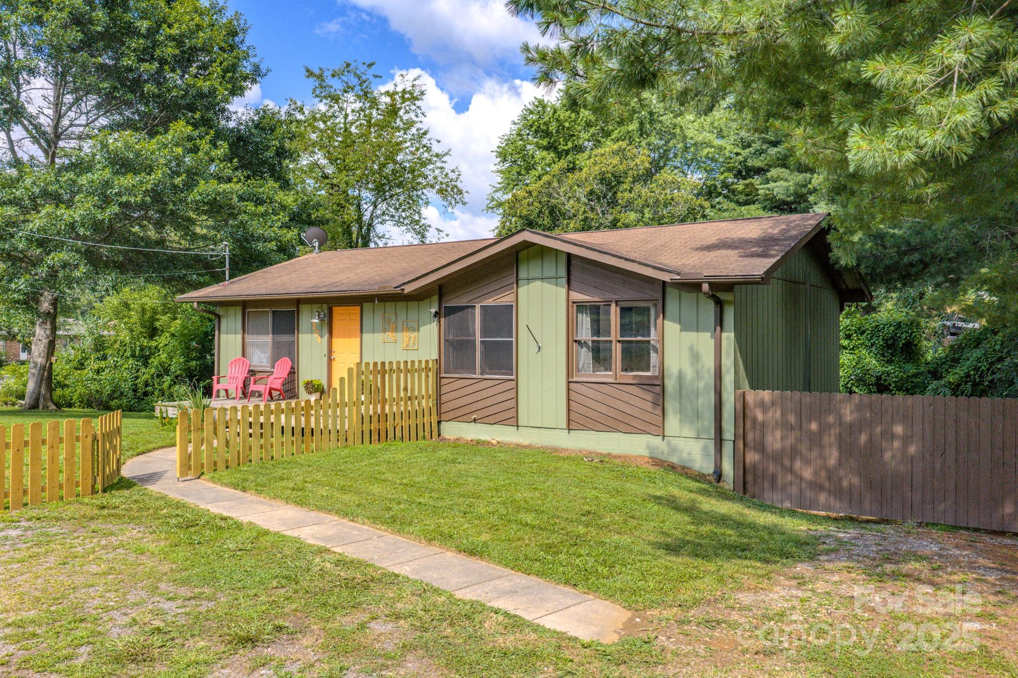 204 Oakdale Road Property Photo 1