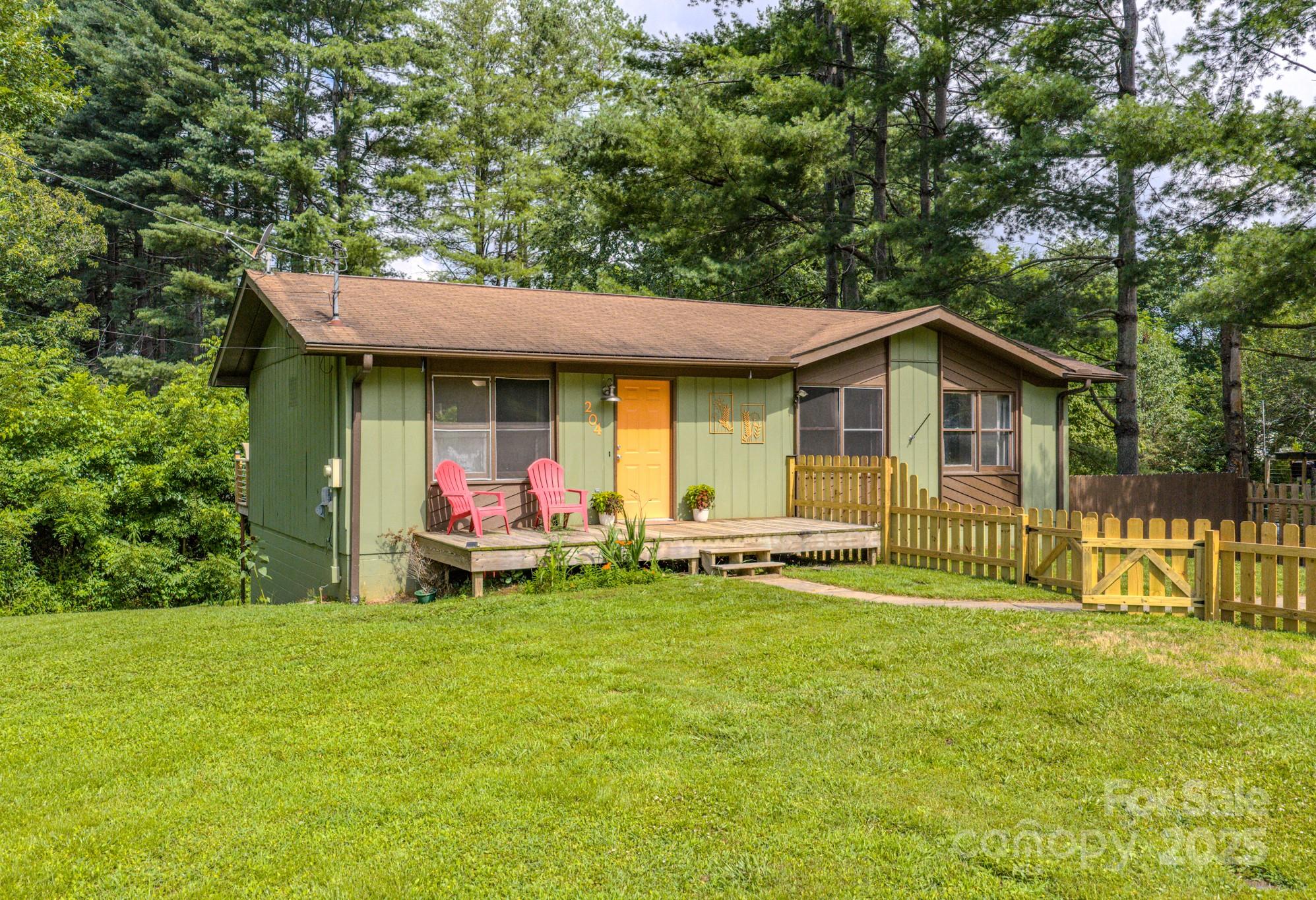 204 Oakdale Road Property Photo 2