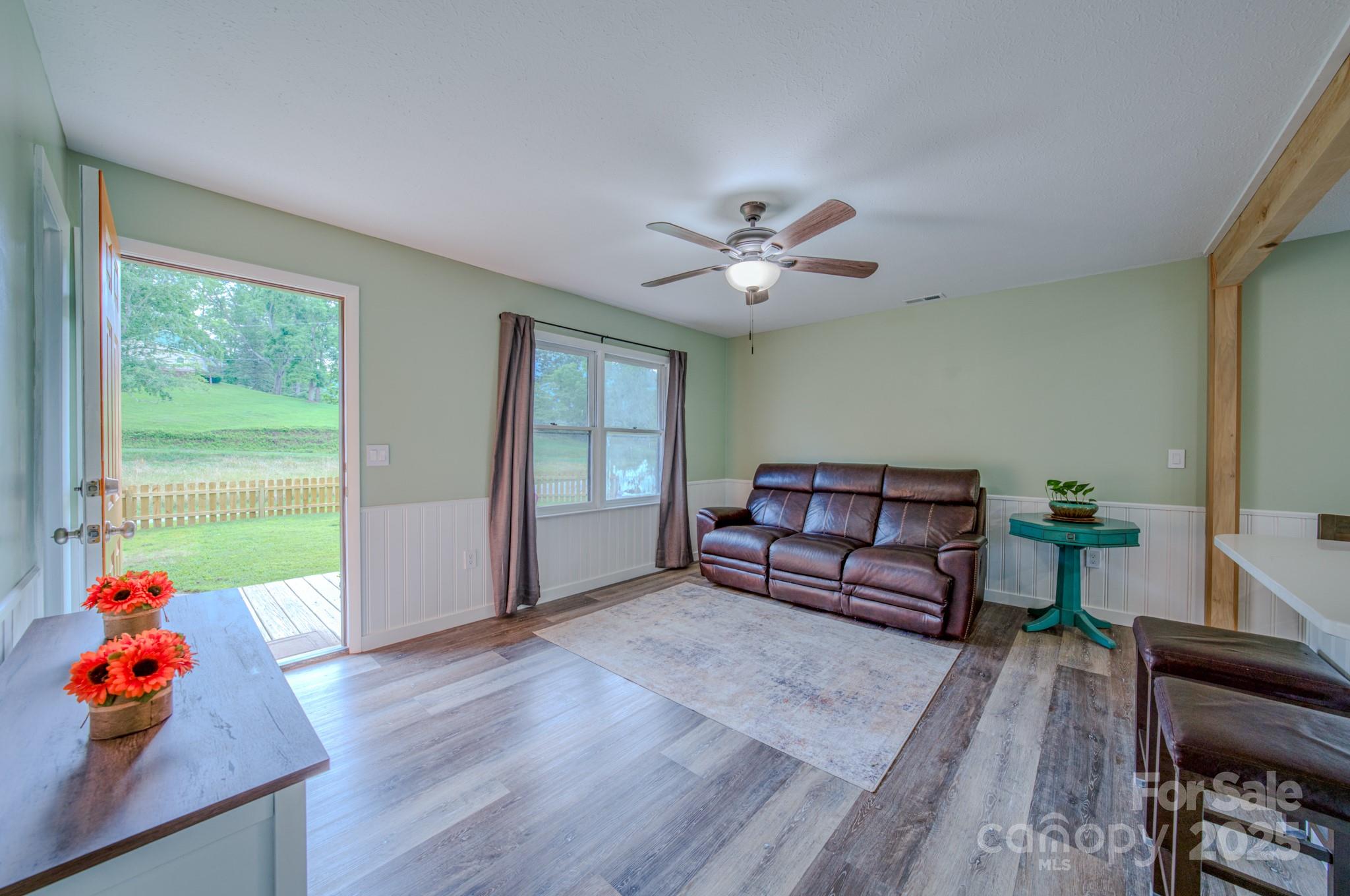 204 Oakdale Road Property Photo 6