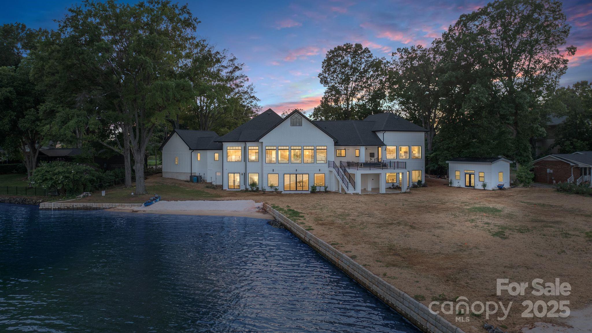 21528 Norman Shores Drive Property Photo 3