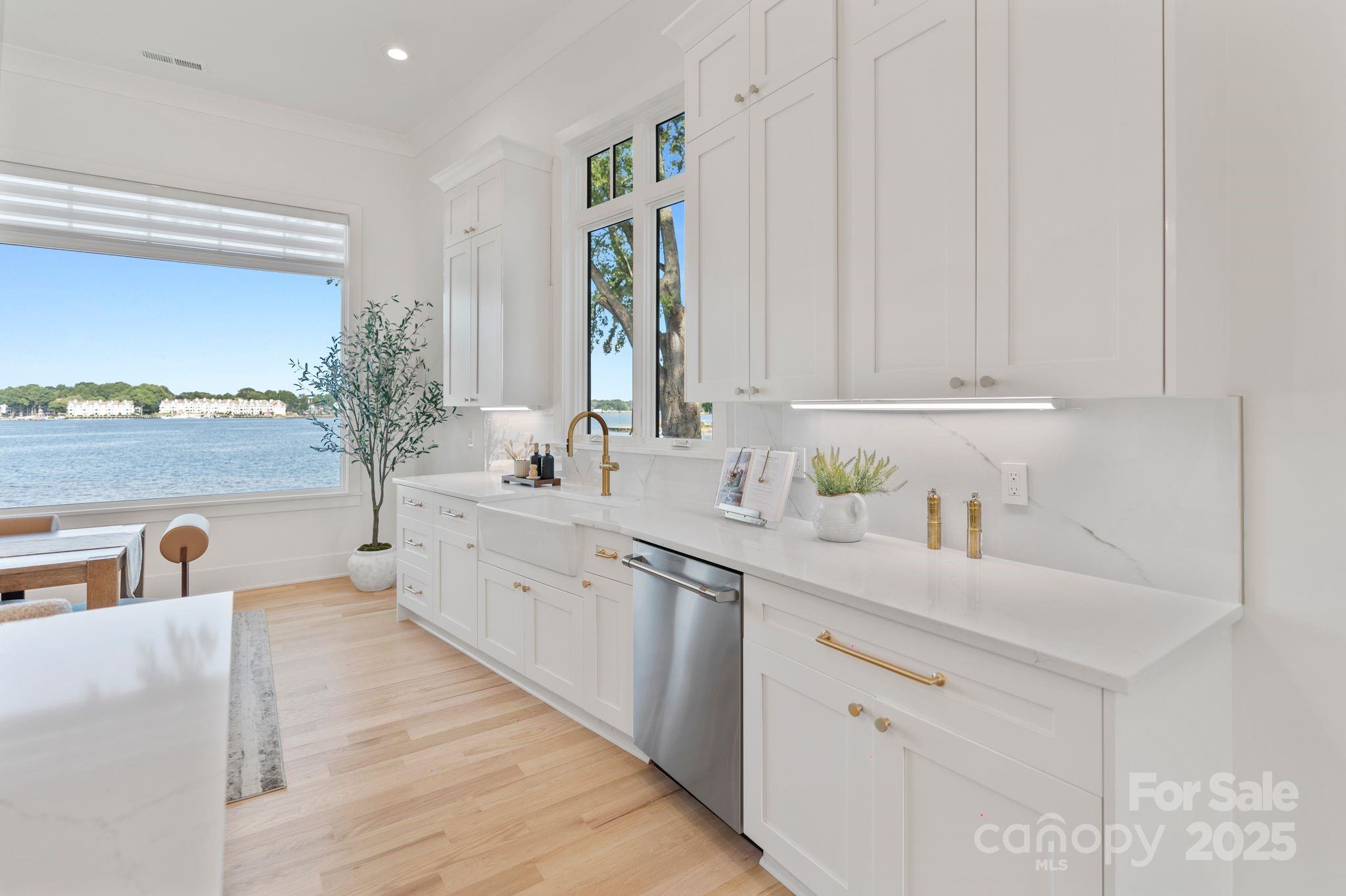 21528 Norman Shores Drive Property Photo 13