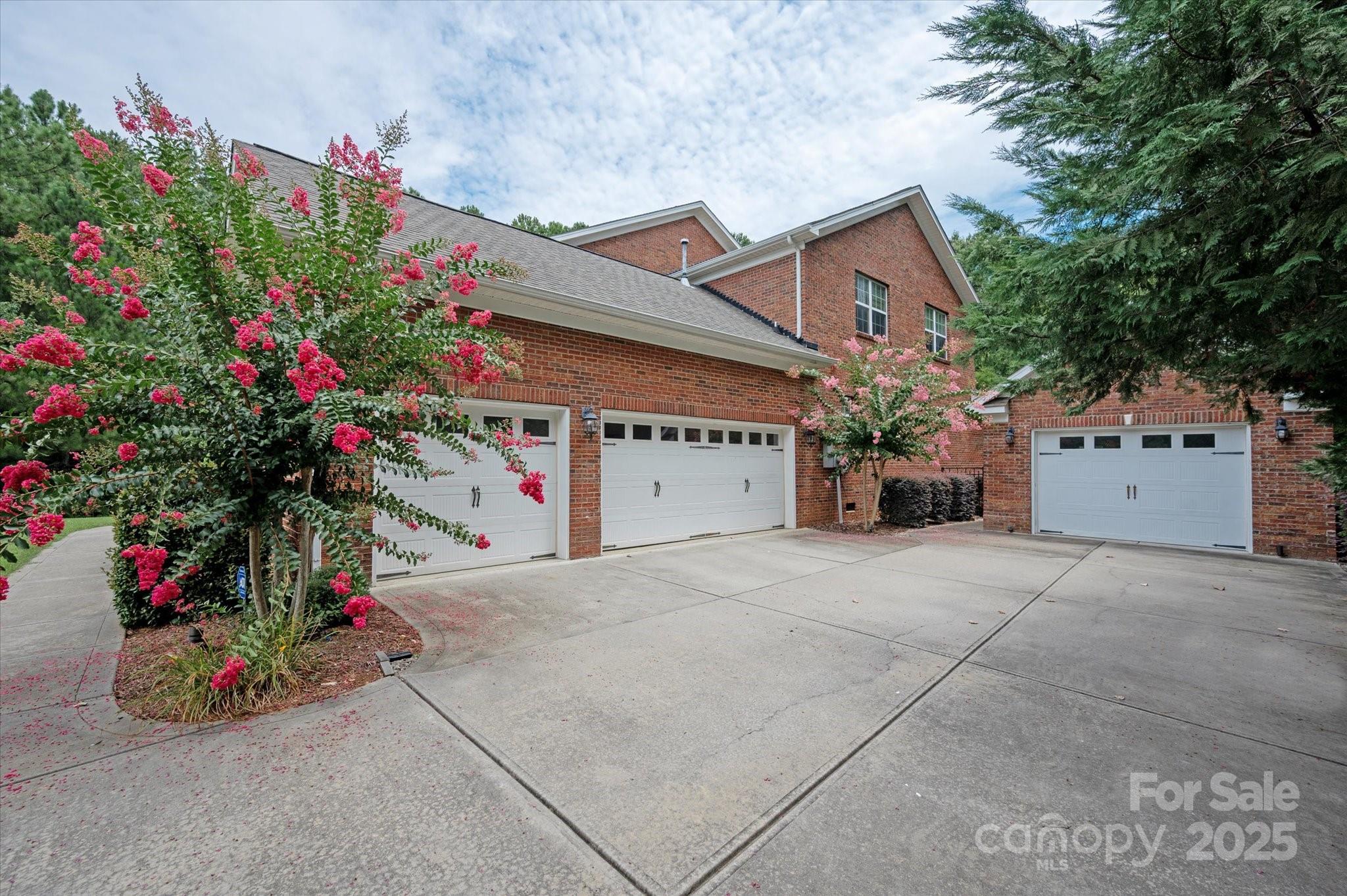 1012 Garden Rose Court Property Photo 32