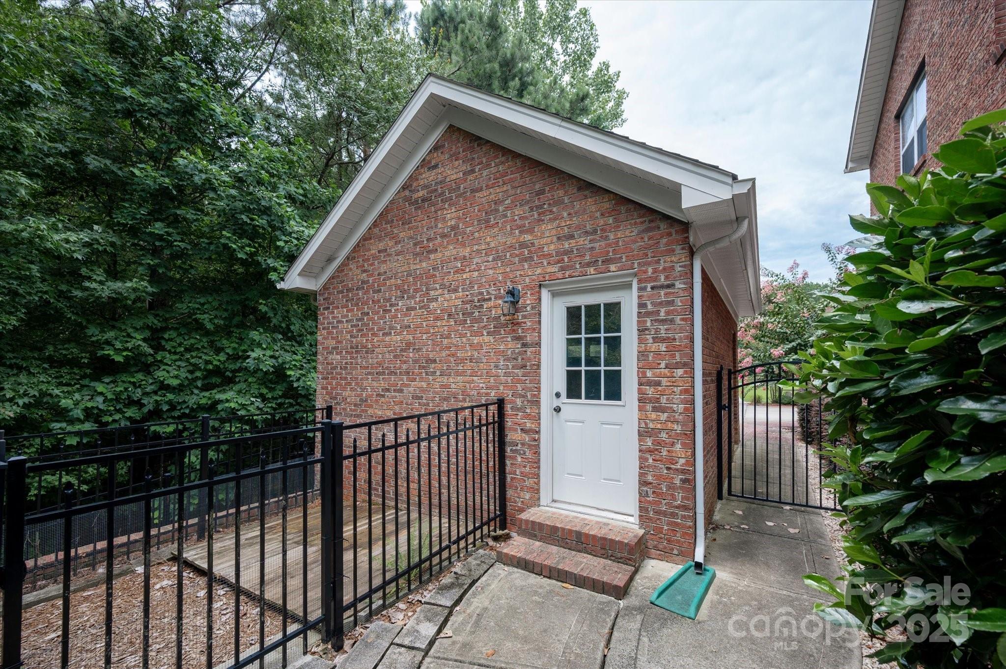 1012 Garden Rose Court Property Photo 34