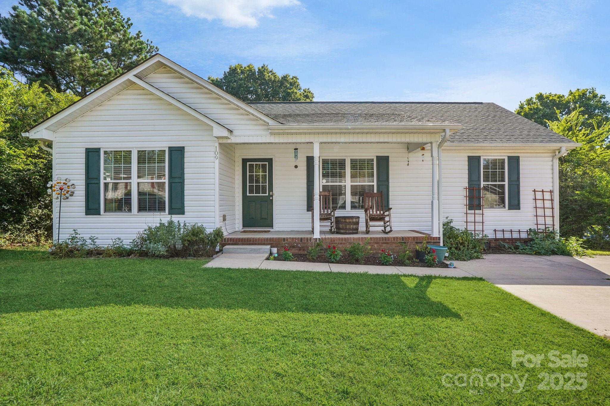 109 Cypress Street Property Photo 1