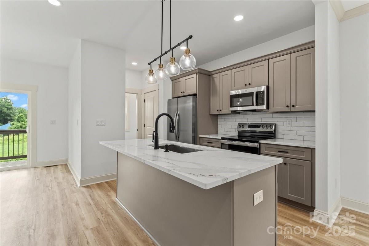 431 W Norment Avenue Property Photo 2