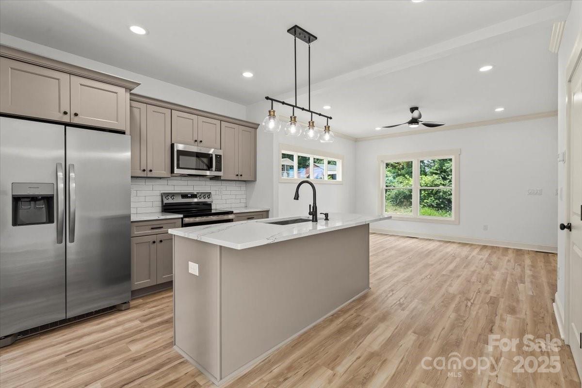 431 W Norment Avenue Property Photo 4