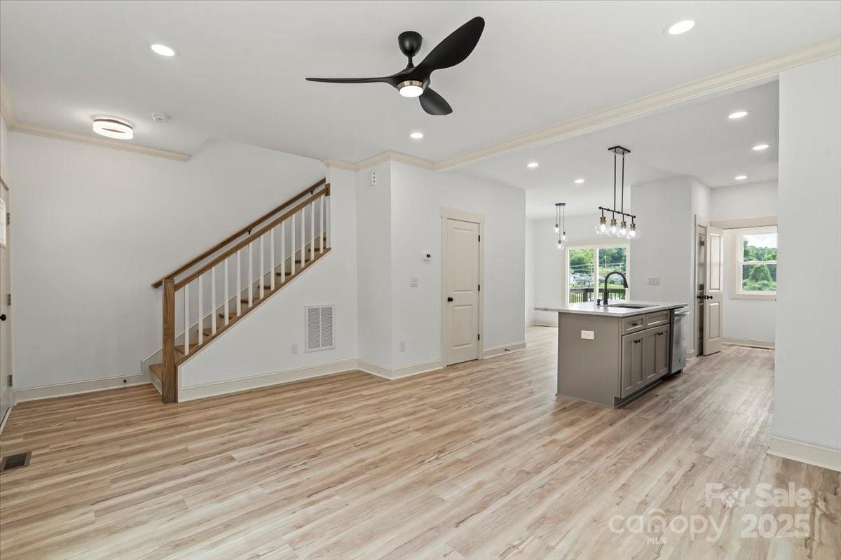 431 W Norment Avenue Property Photo 5
