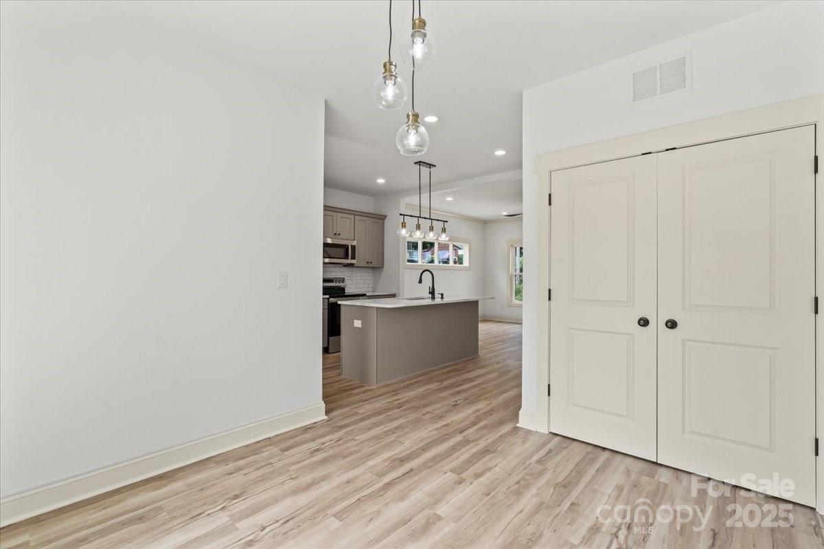 431 W Norment Avenue Property Photo 10