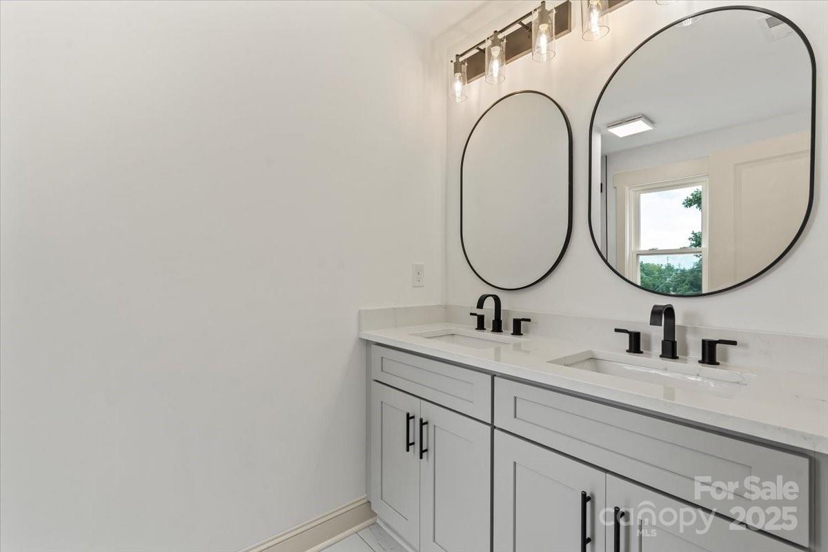 431 W Norment Avenue Property Photo 12