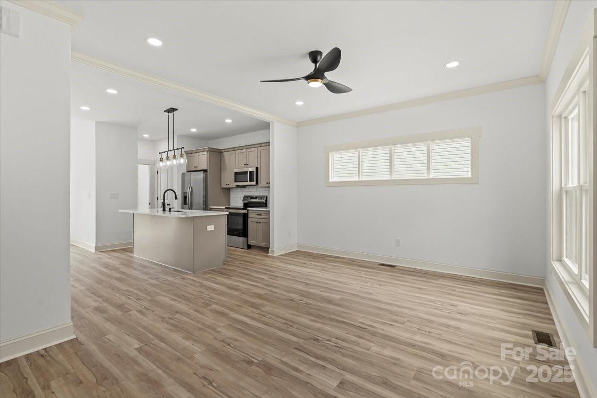 431 W Norment Avenue Property Photo 27