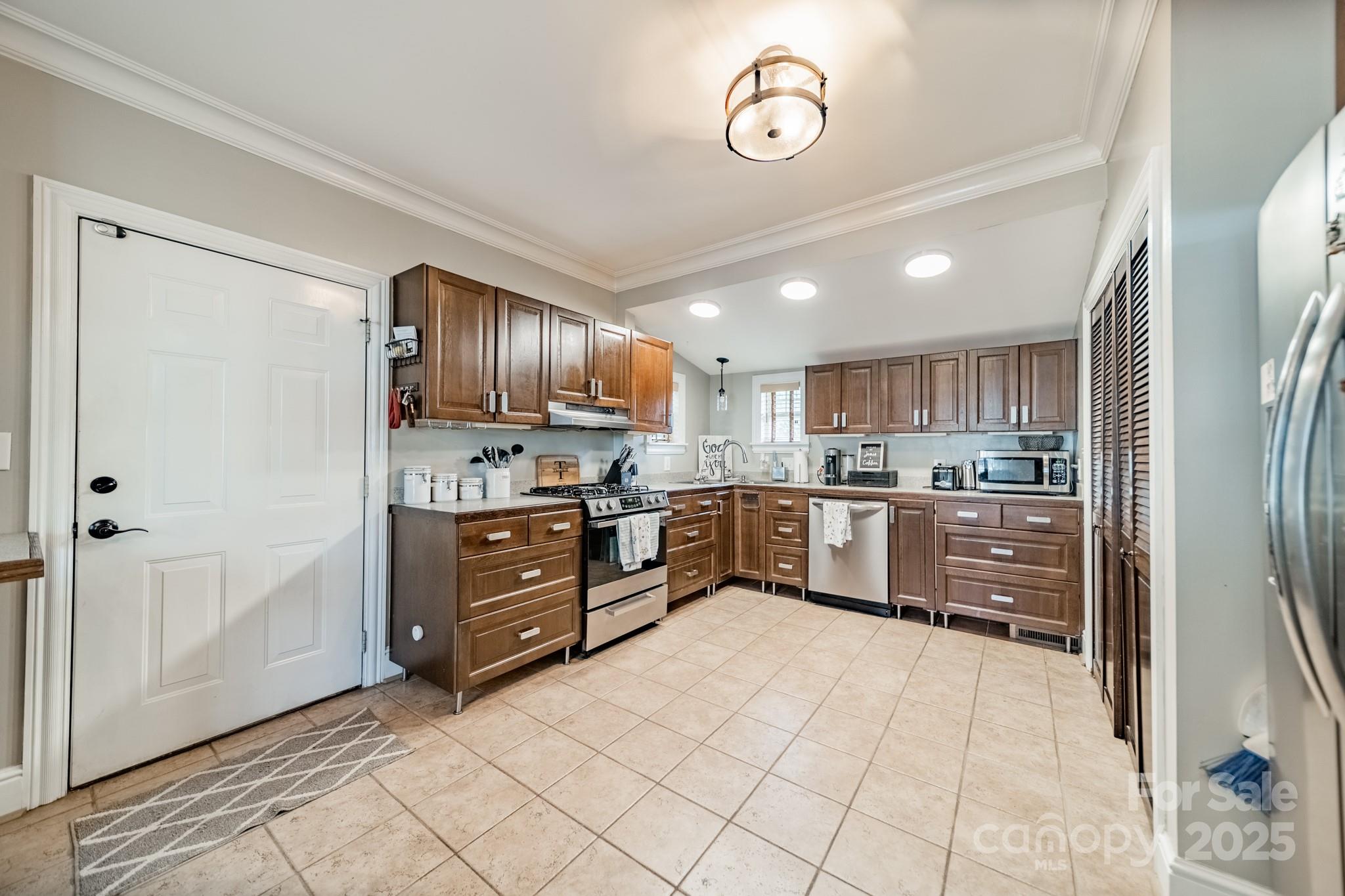 448 17th Street Property Photo 10