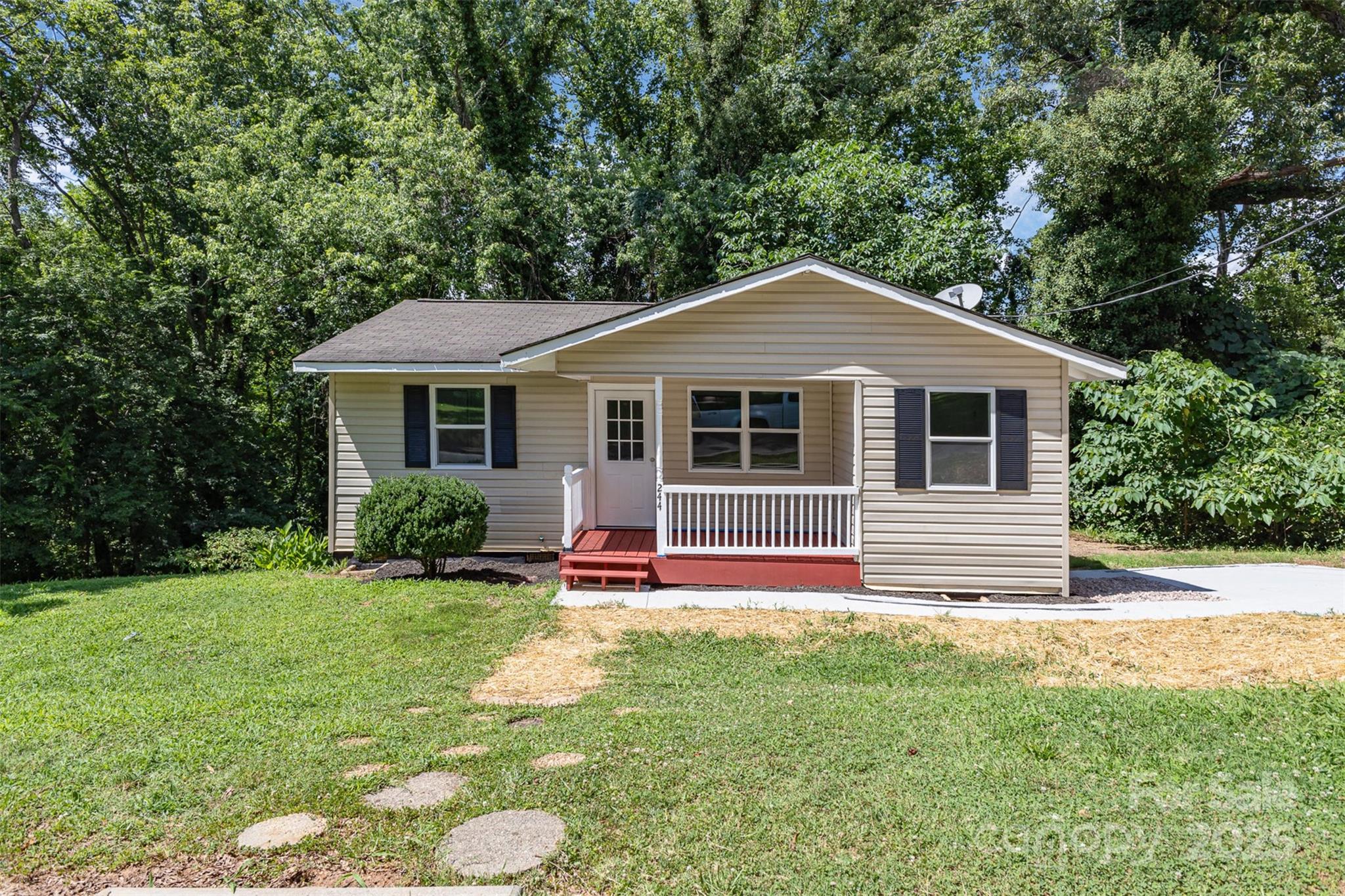 244 6th Avenue Property Photo 1