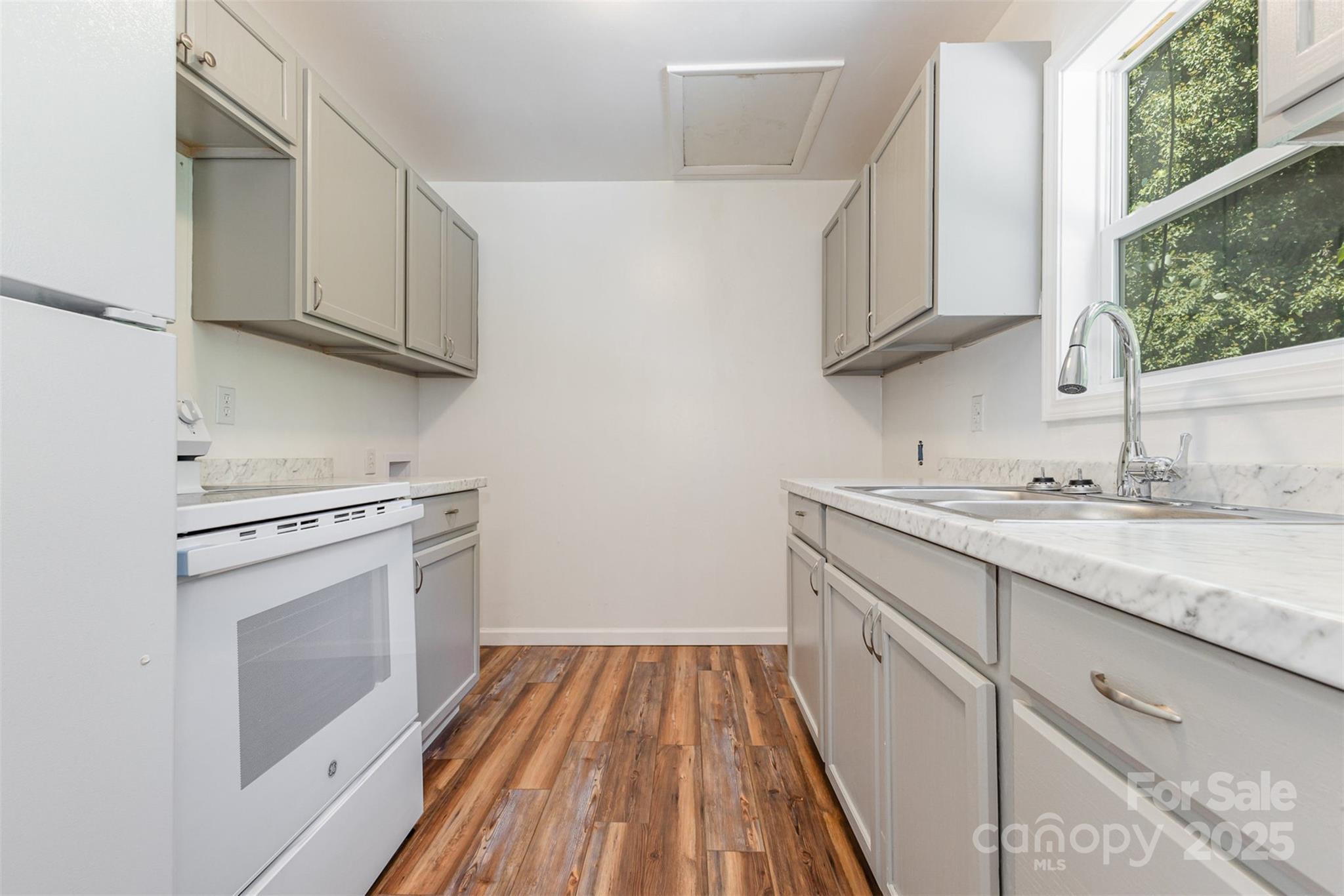 244 6th Avenue Property Photo 5