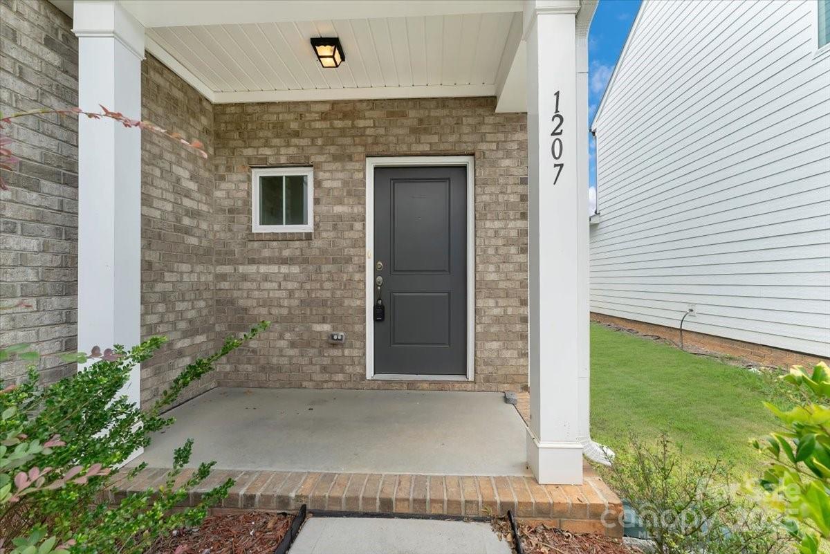 1207 Scotch Meadows Loop Property Photo 4