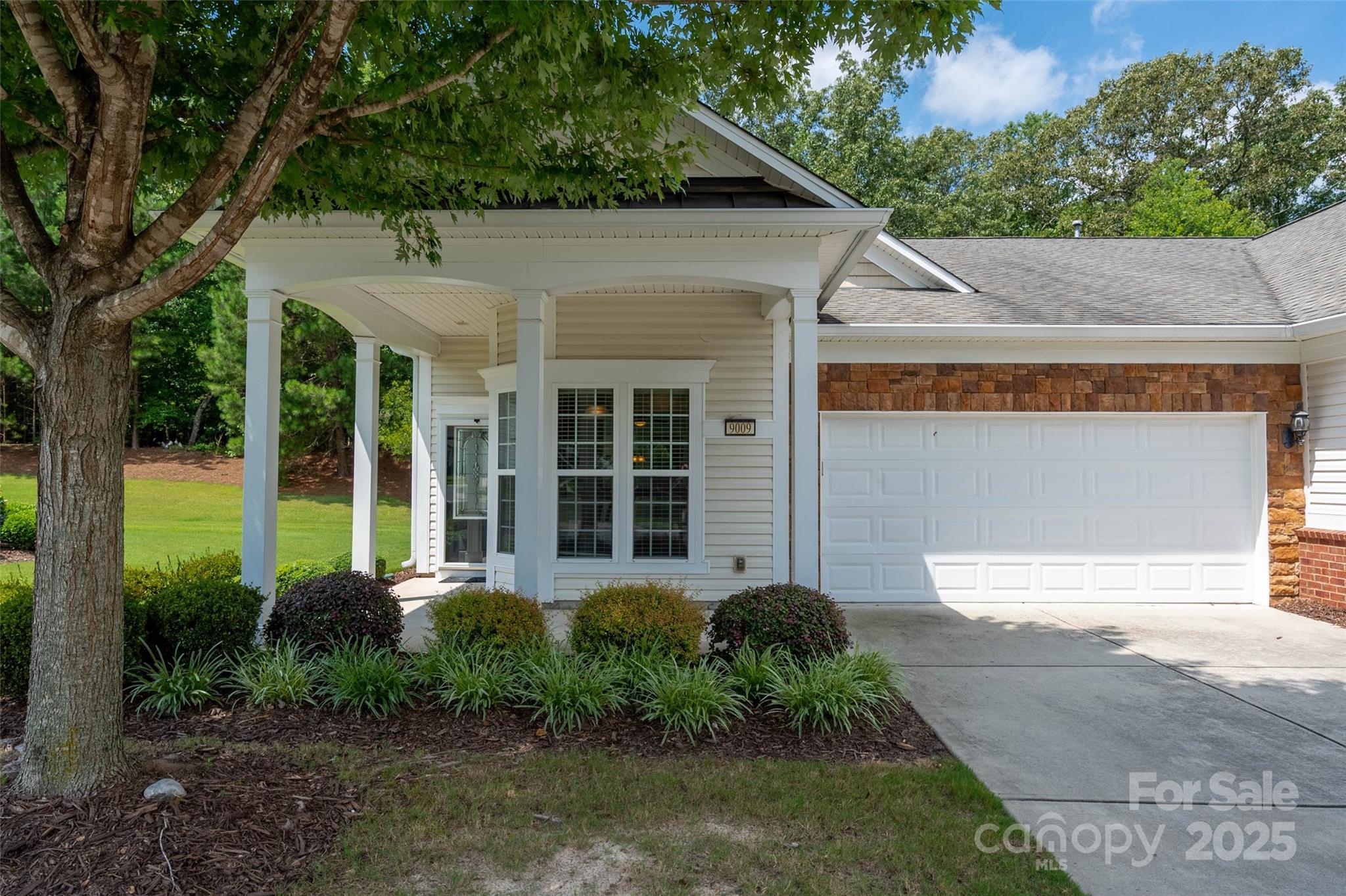 9009 Smokey Hill Lane Property Photo 1