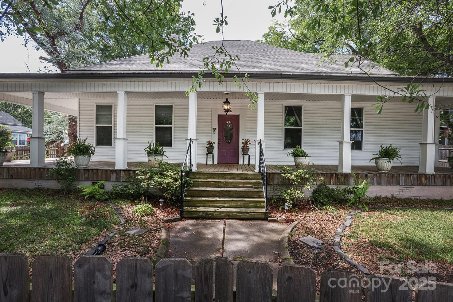 206 Elm Street Property Photo 1