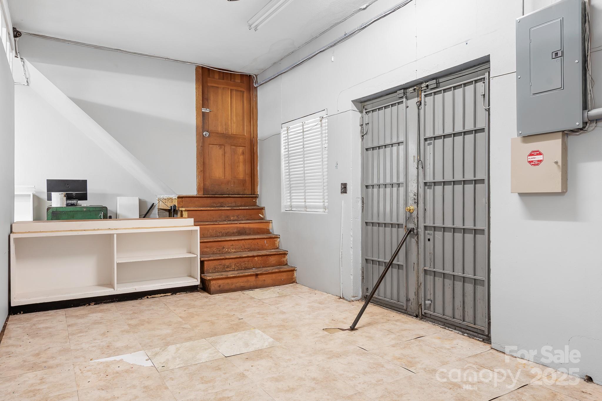 426/430 Western Avenue Property Photo 4