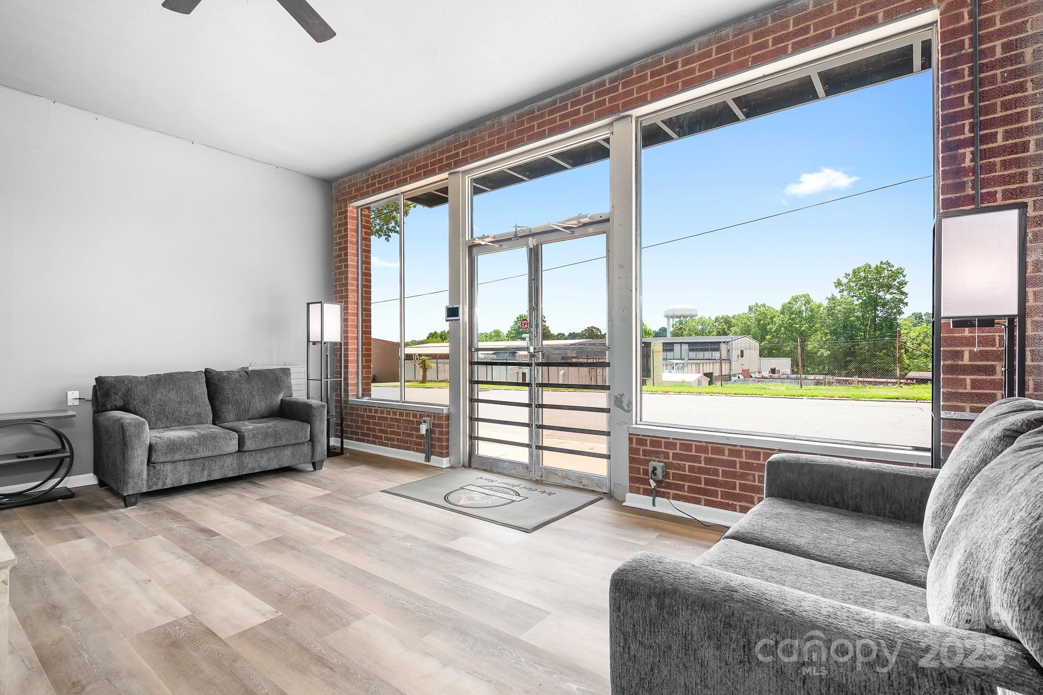 426/430 Western Avenue Property Photo 17