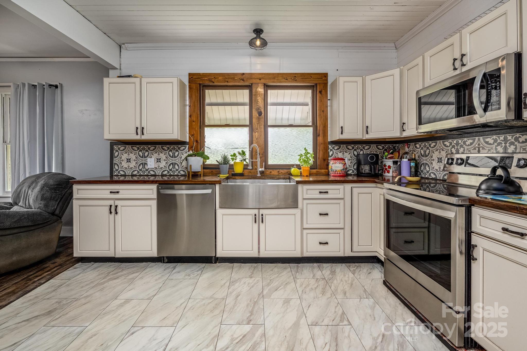 5486 Sherrills Ford Road Property Photo 18