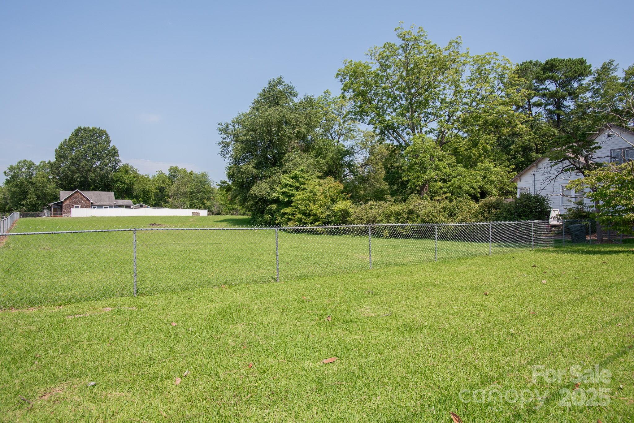 605 N Piedmont Avenue Property Photo 5