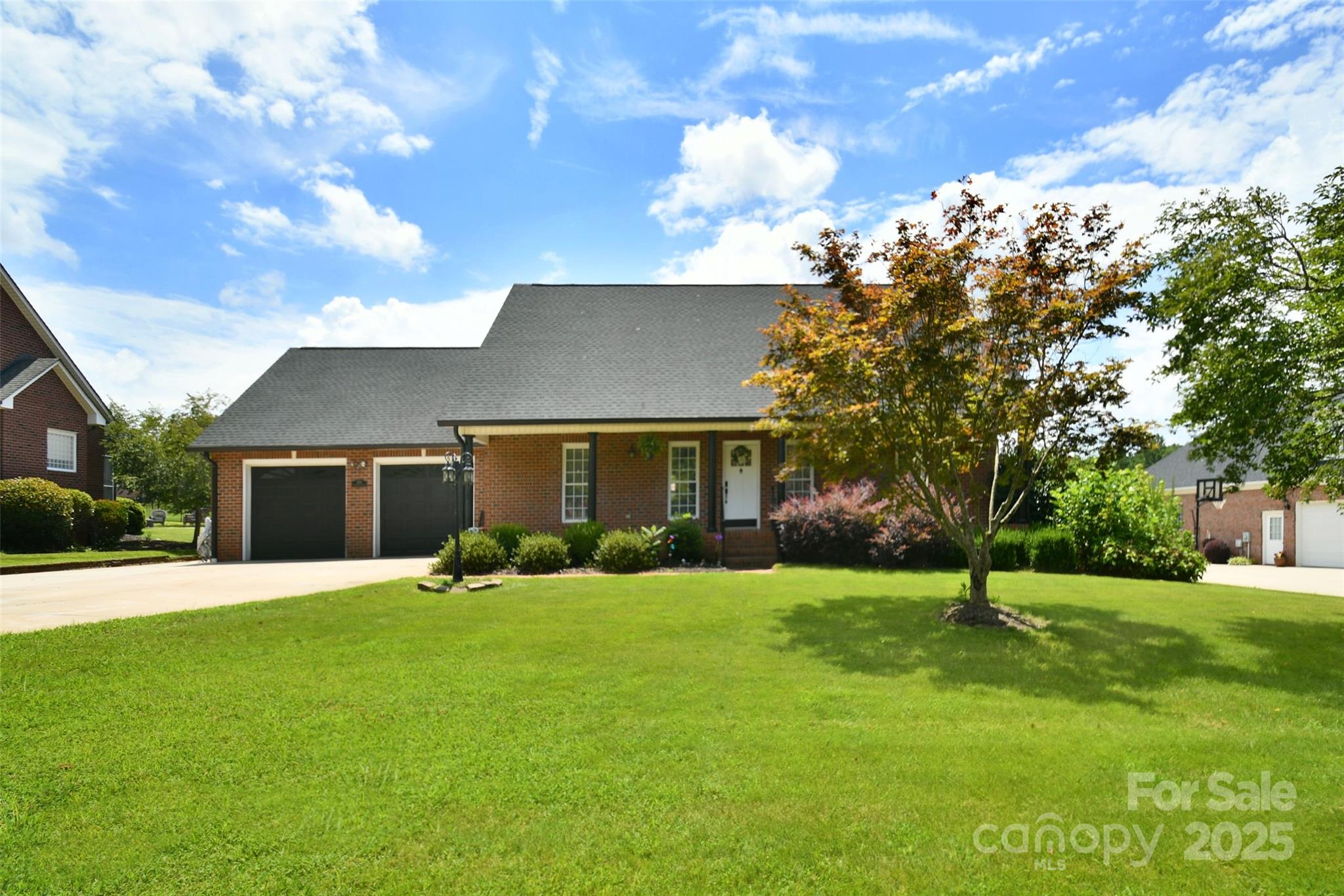 2914 Weatherfield Drive Property Photo 2