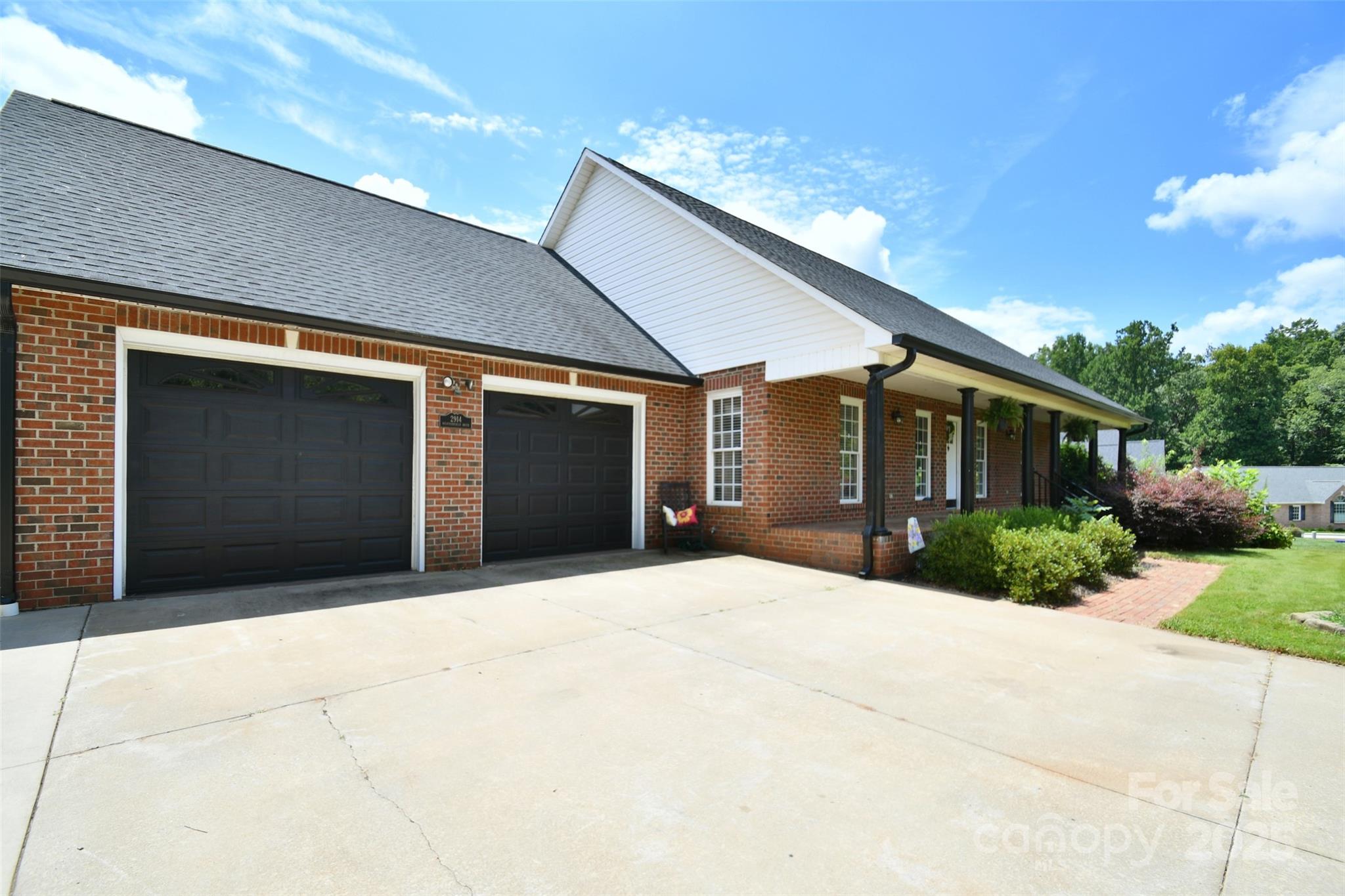 2914 Weatherfield Drive Property Photo 3