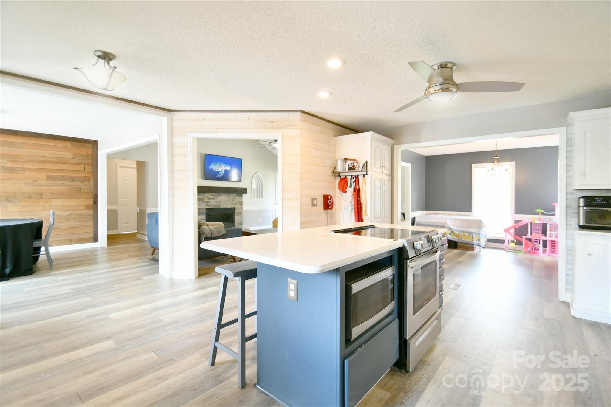 2914 Weatherfield Drive Property Photo 13