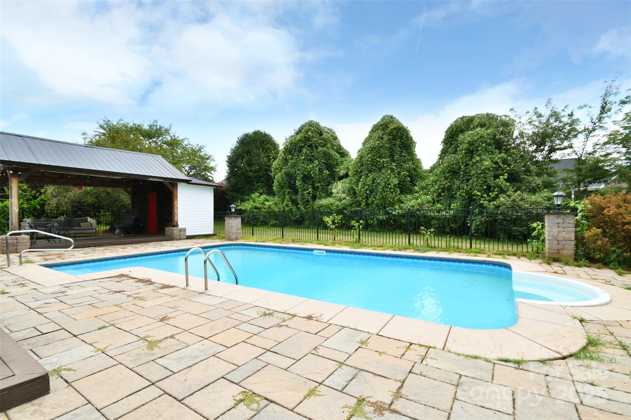 2914 Weatherfield Drive Property Photo 32