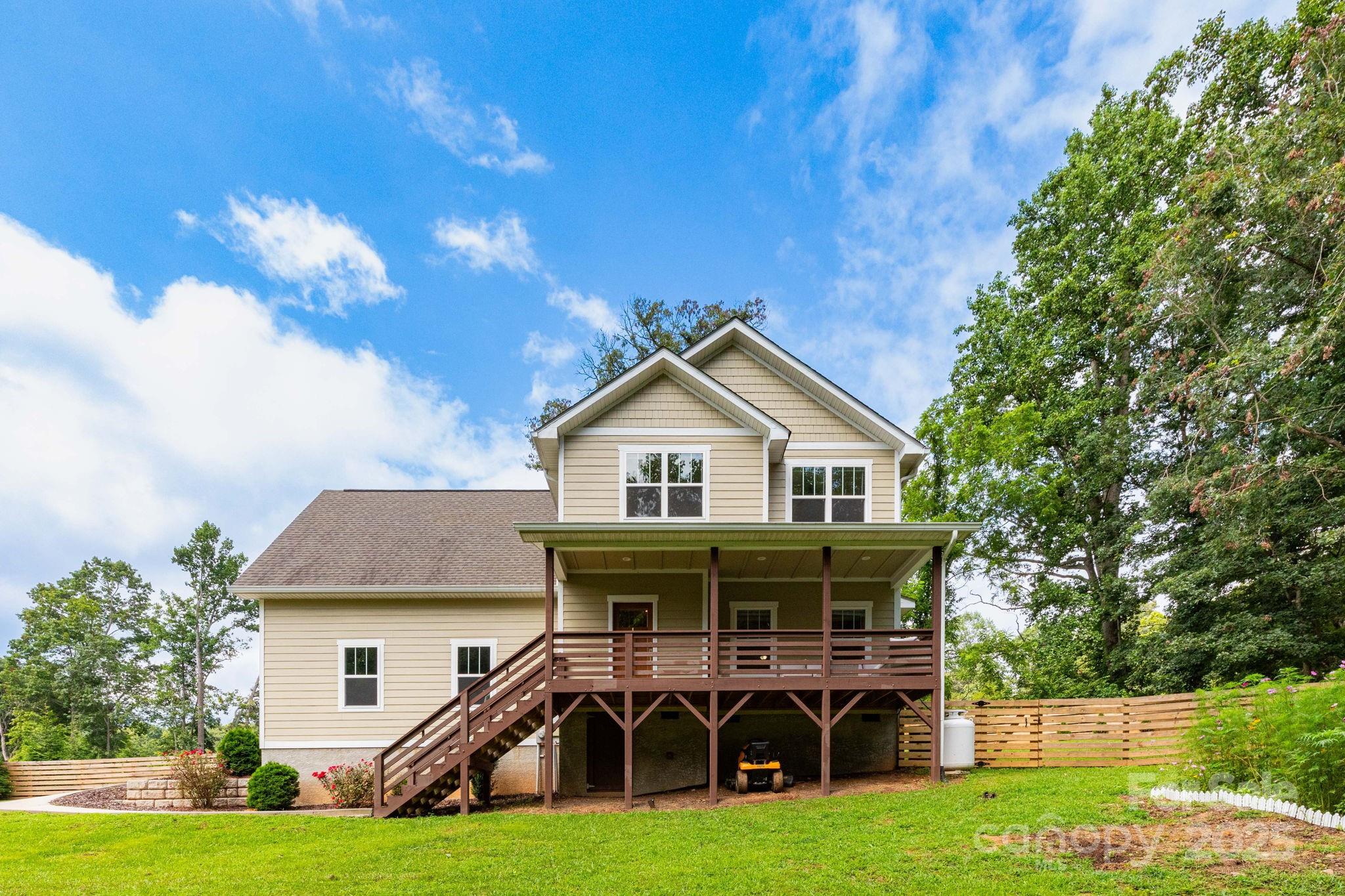 400 Emmas Grove Road Property Photo 1