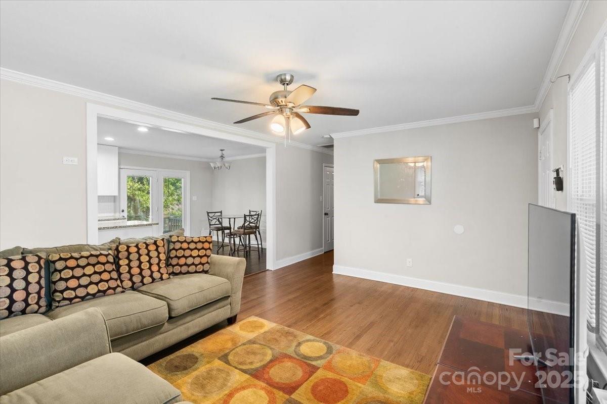 4713 Woodway Place Property Photo 6