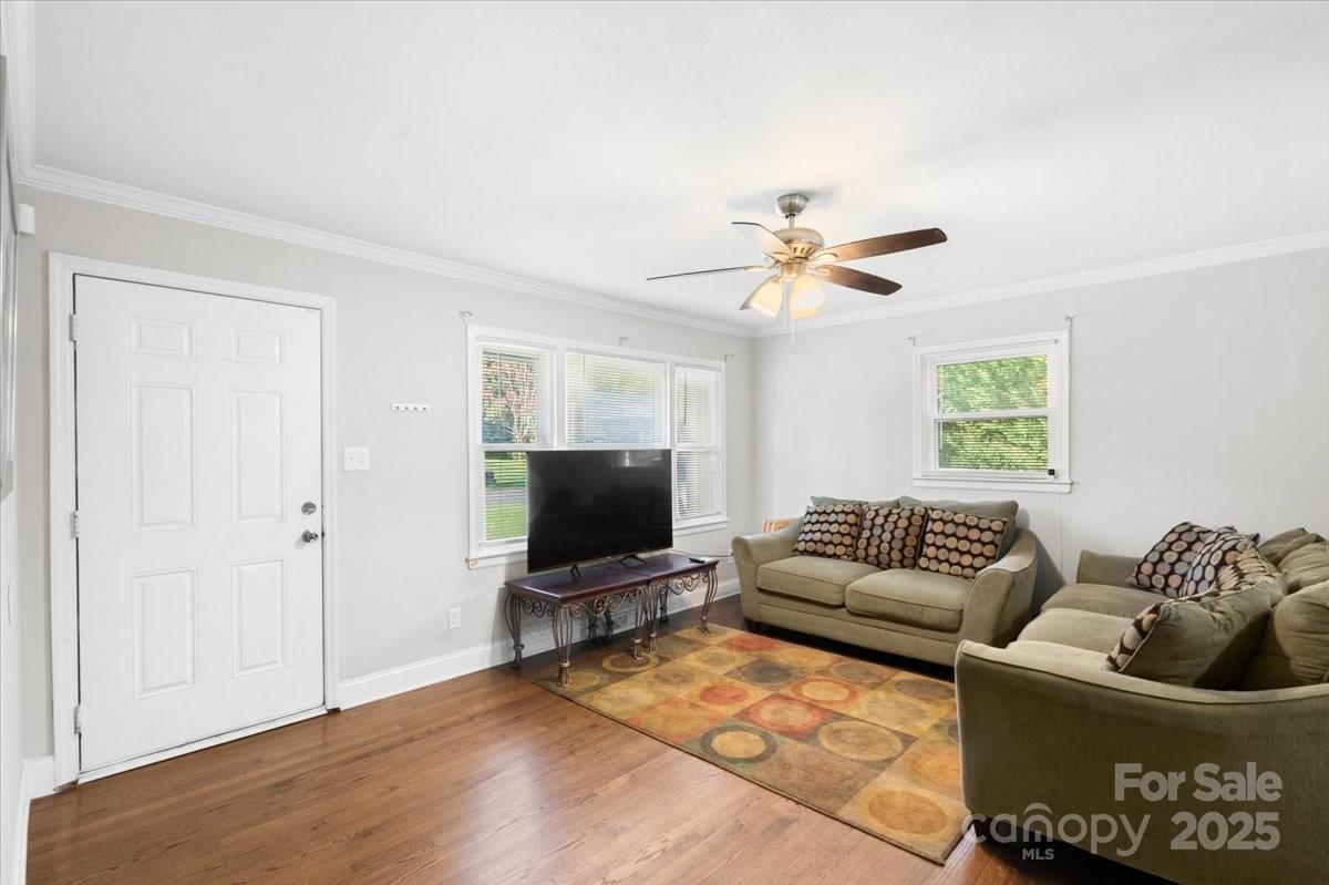 4713 Woodway Place Property Photo 7