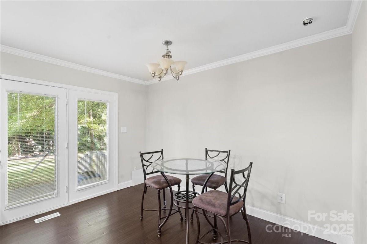 4713 Woodway Place Property Photo 13